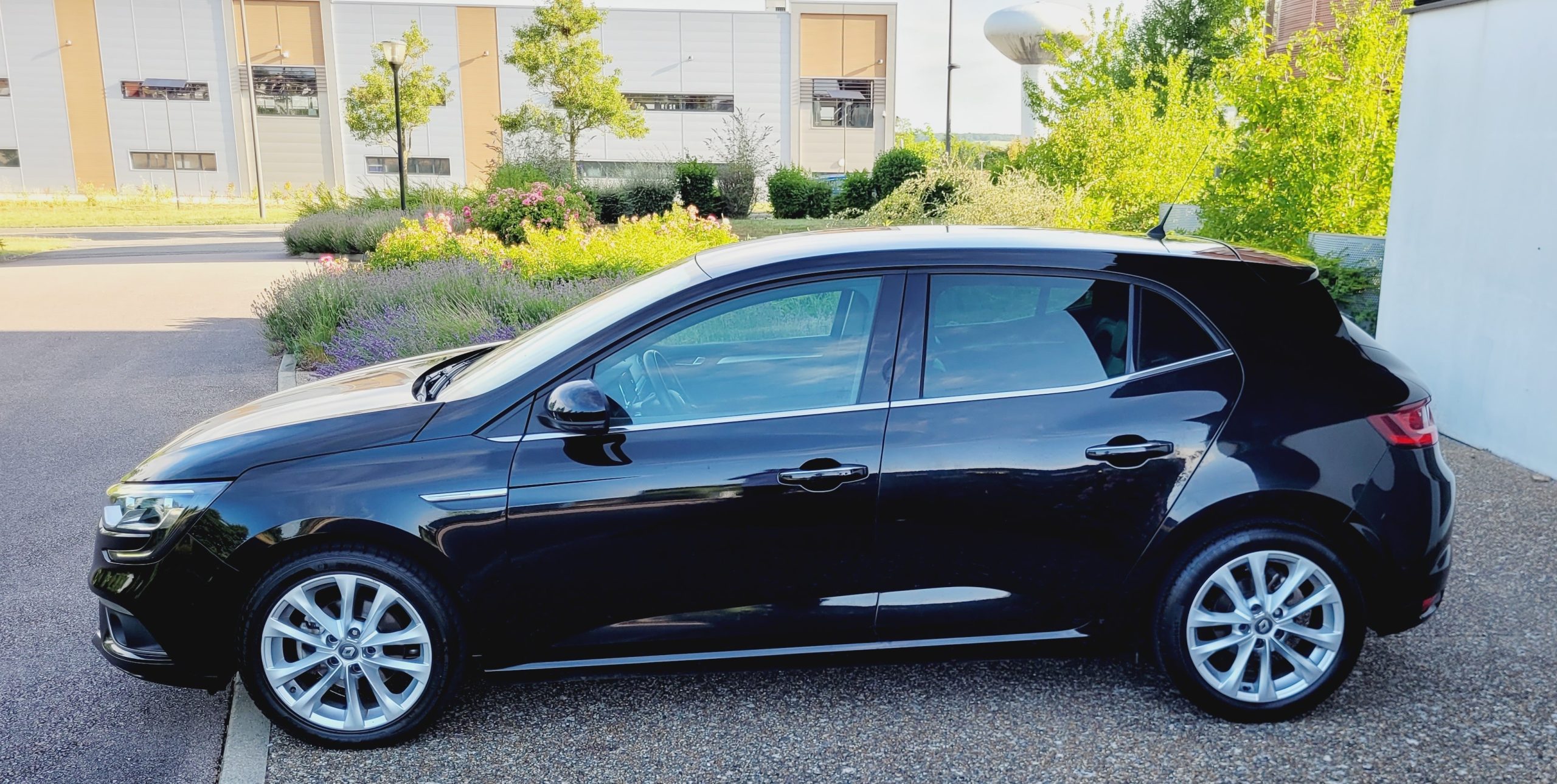 
								RENAULT Megane TCE 130 ENERGY EDC LIMITED full									