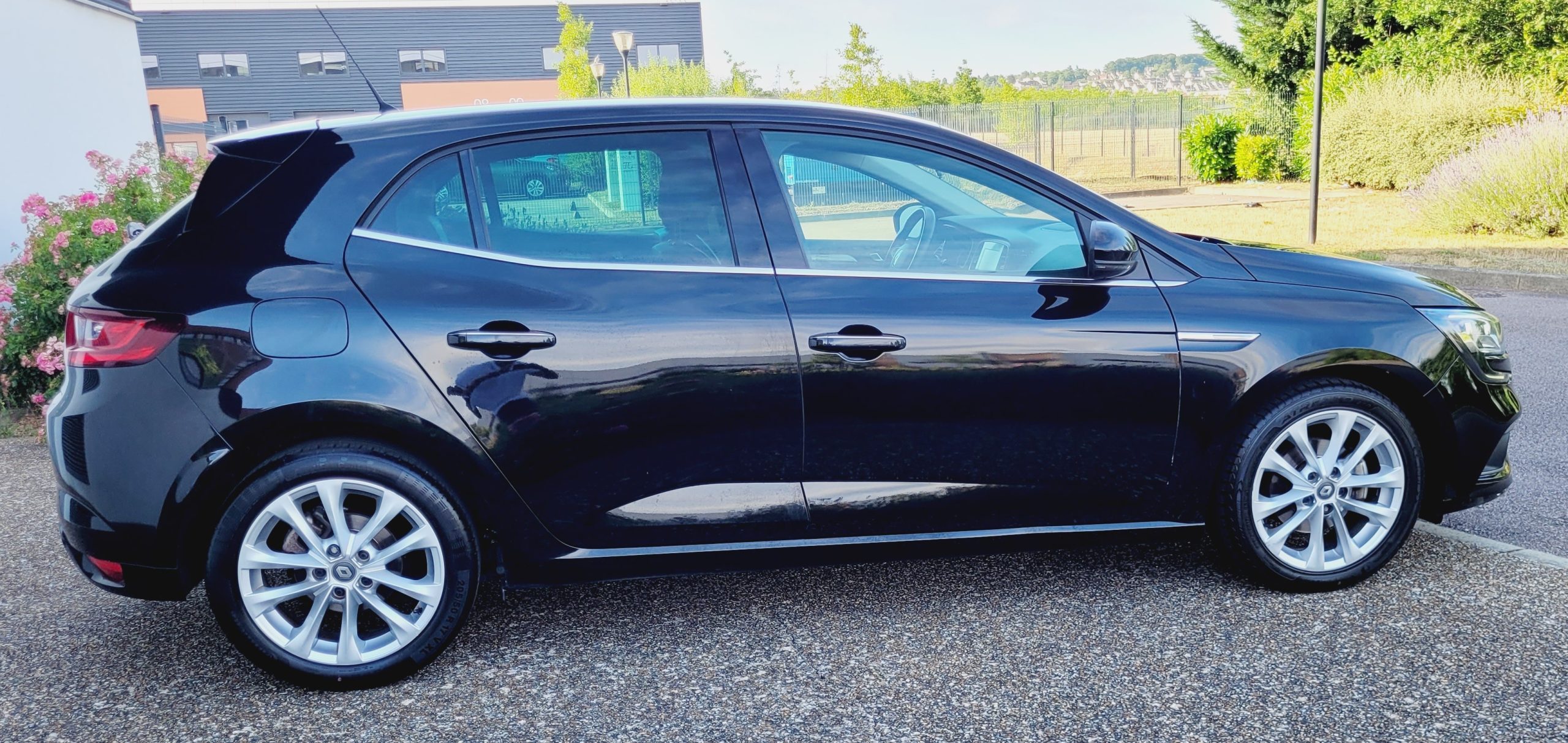 
								RENAULT Megane TCE 130 ENERGY EDC LIMITED full									