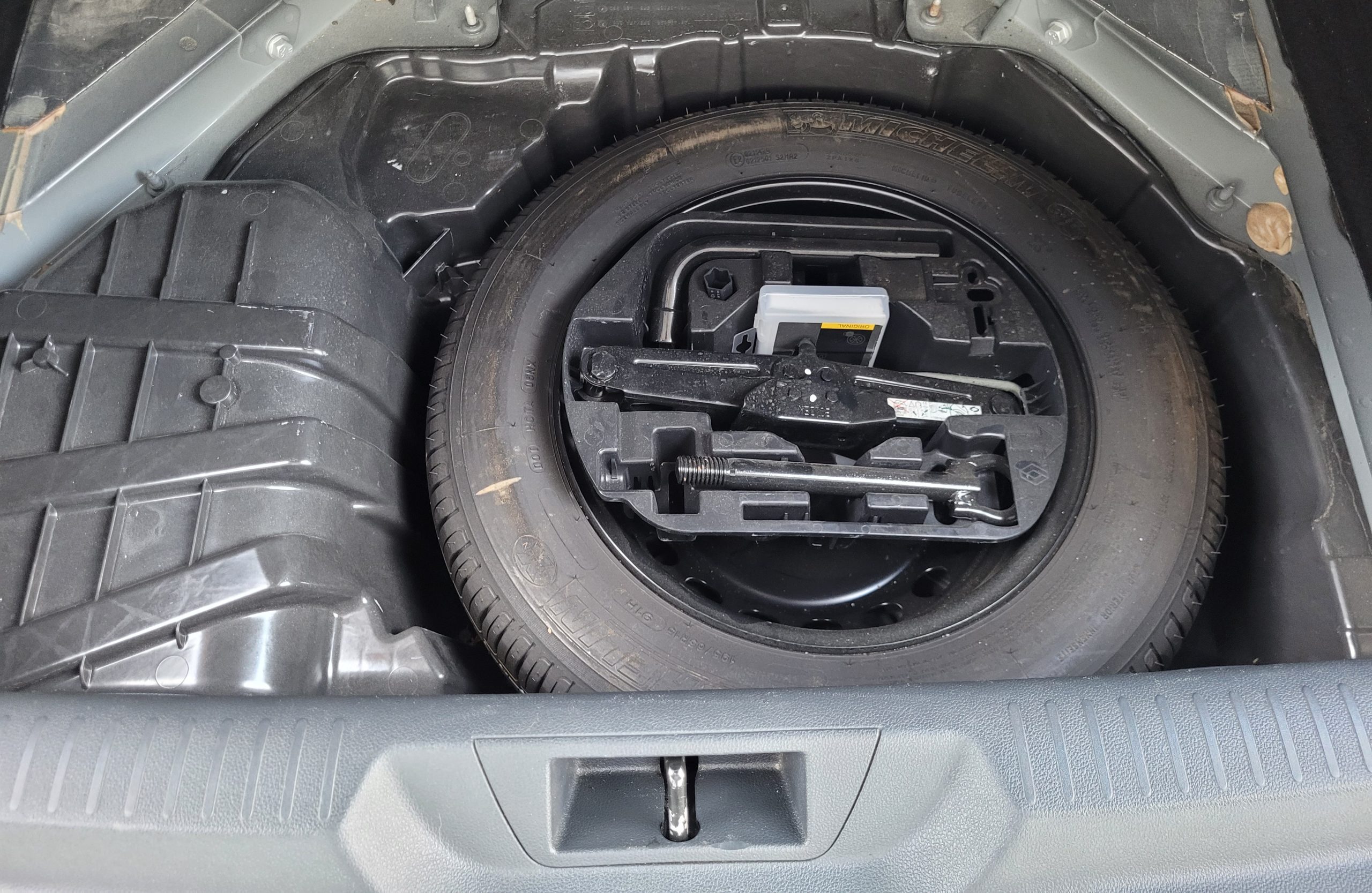 
								RENAULT Megane TCE 130 ENERGY EDC LIMITED full									