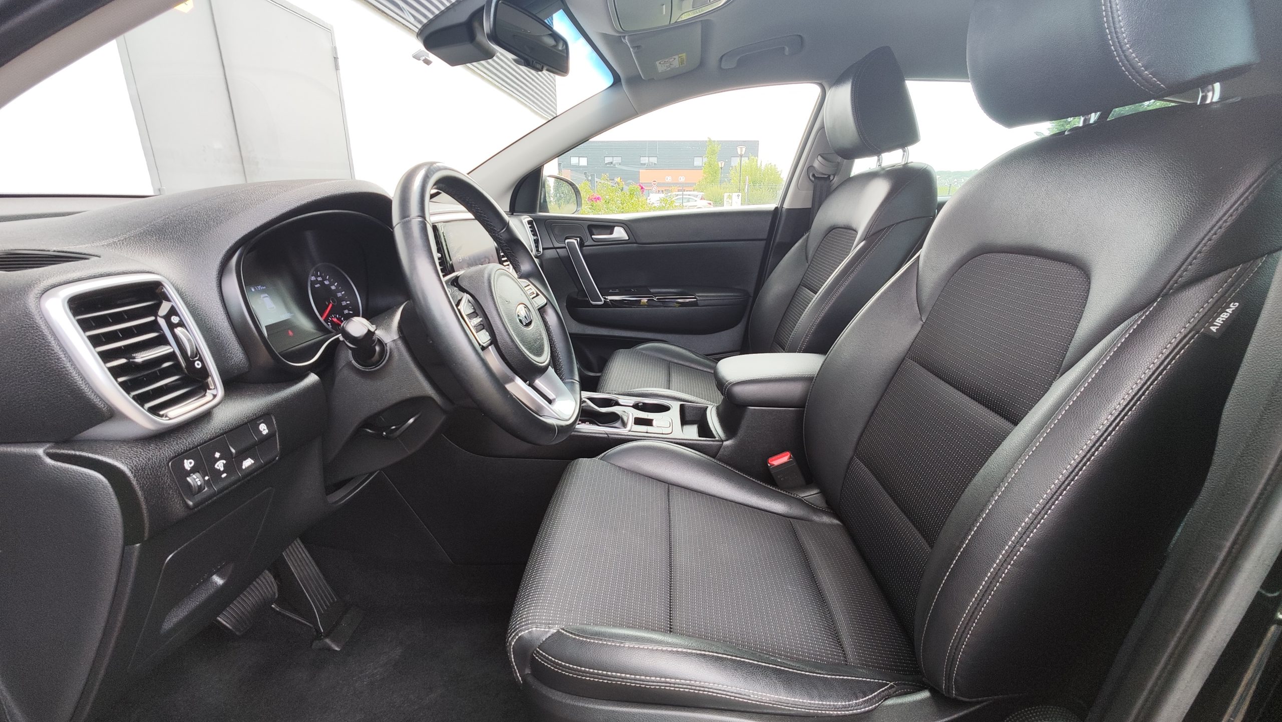 
								KIA SPORTAGE 1.6 CRDI 136CH MHEV ISG DCT7 BLACK EDITION GARANTIE 3/6/12 MOIS full									