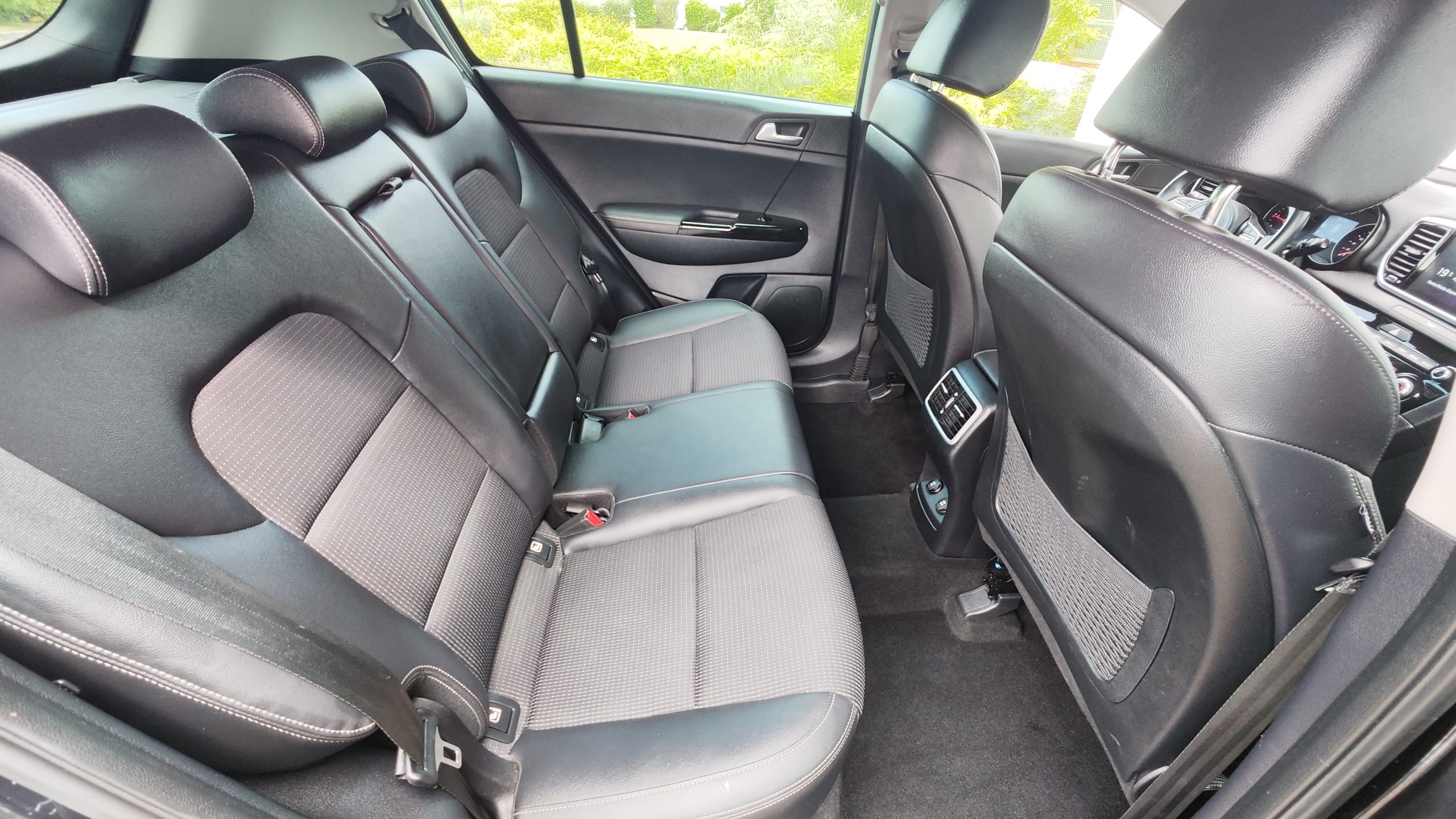 
								KIA SPORTAGE 1.6 CRDI 136CH MHEV ISG DCT7 BLACK EDITION GARANTIE 3/6/12 MOIS full									