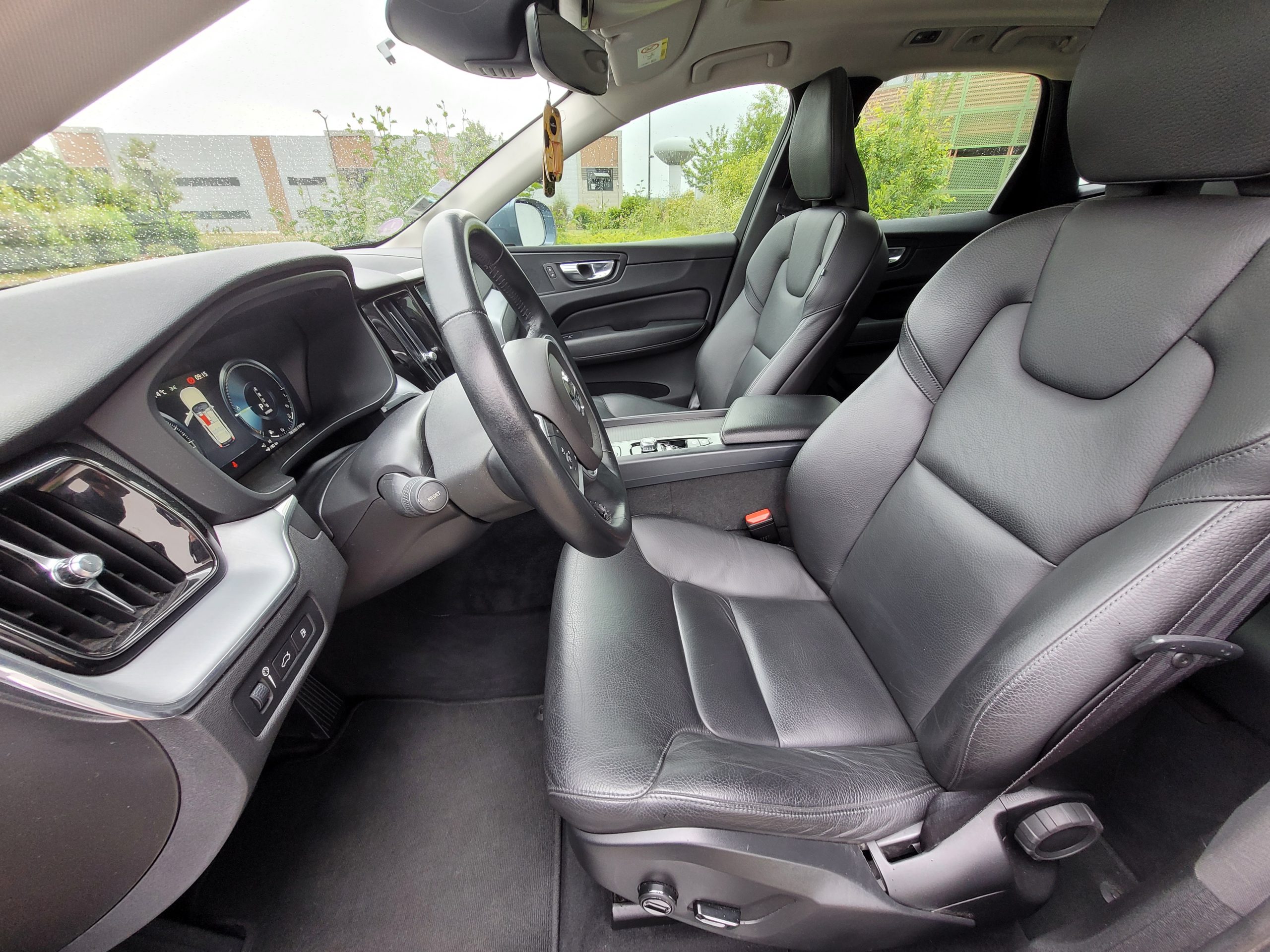 
								Volvo XC60 T8 Twin Engine 303 + 87ch Momentum Geartronic GARANTIE 3/6/12 MOIS full									