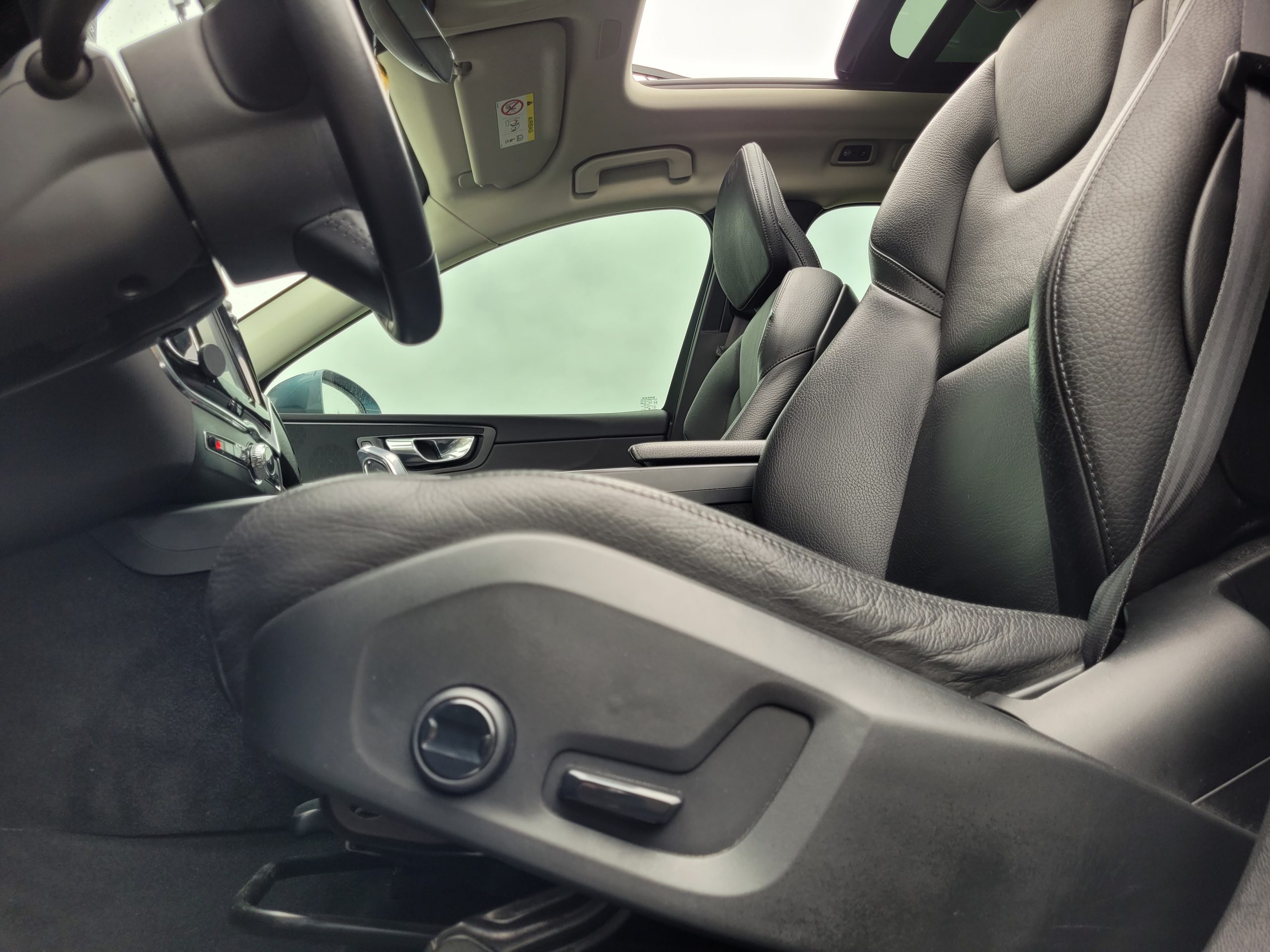 
								Volvo XC60 T8 Twin Engine 303 + 87ch Momentum Geartronic GARANTIE 3/6/12 MOIS full									