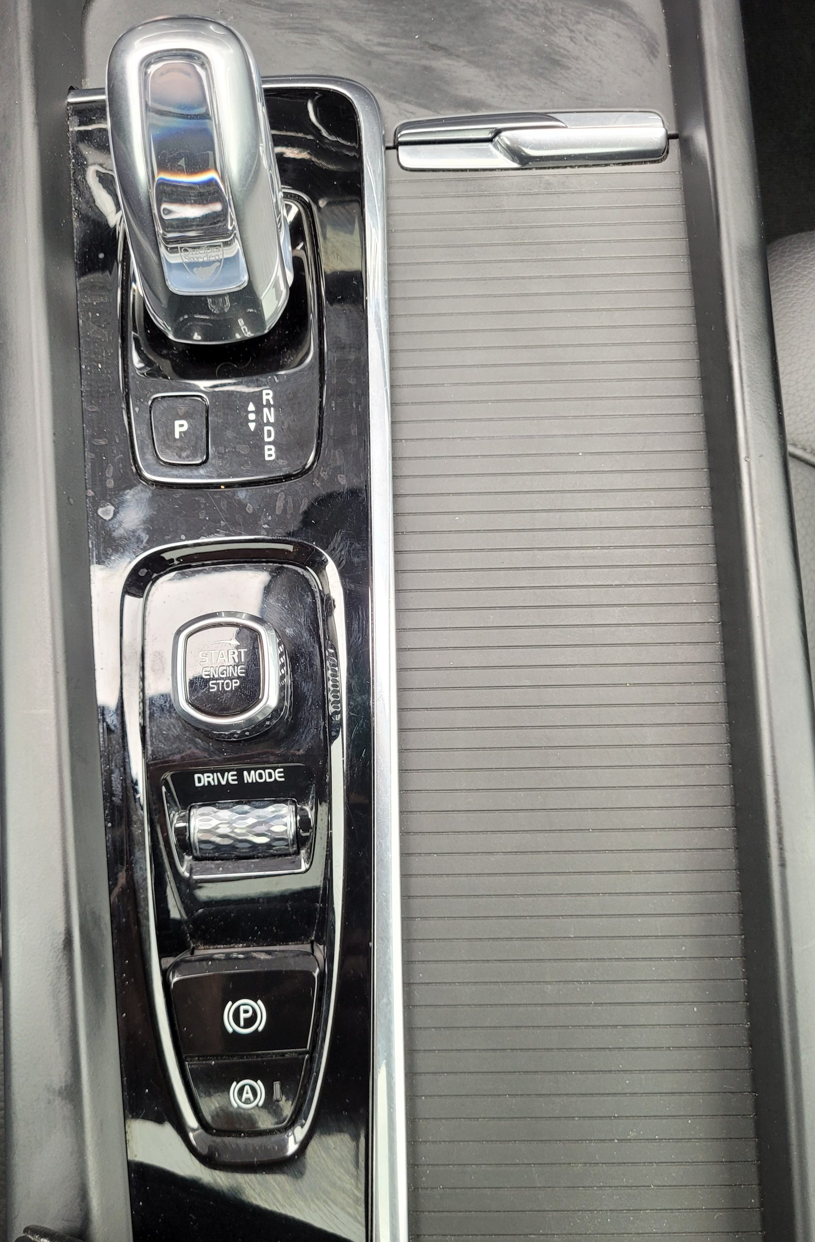 
								Volvo XC60 T8 Twin Engine 303 + 87ch Momentum Geartronic GARANTIE 3/6/12 MOIS full									