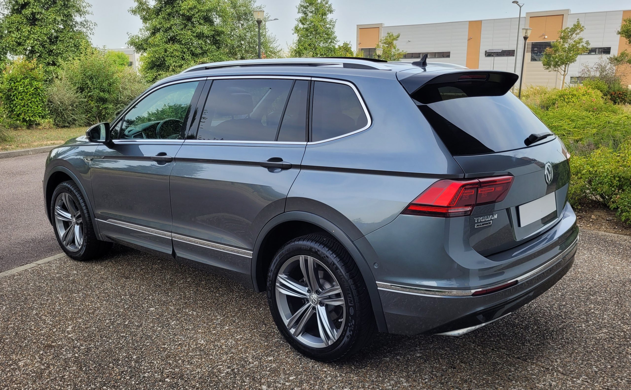 
								Volkswagen Tiguan Allspace 1.5 TSI 150 EVO DSG7 CARAT EXCLUSIVE RLINE full									