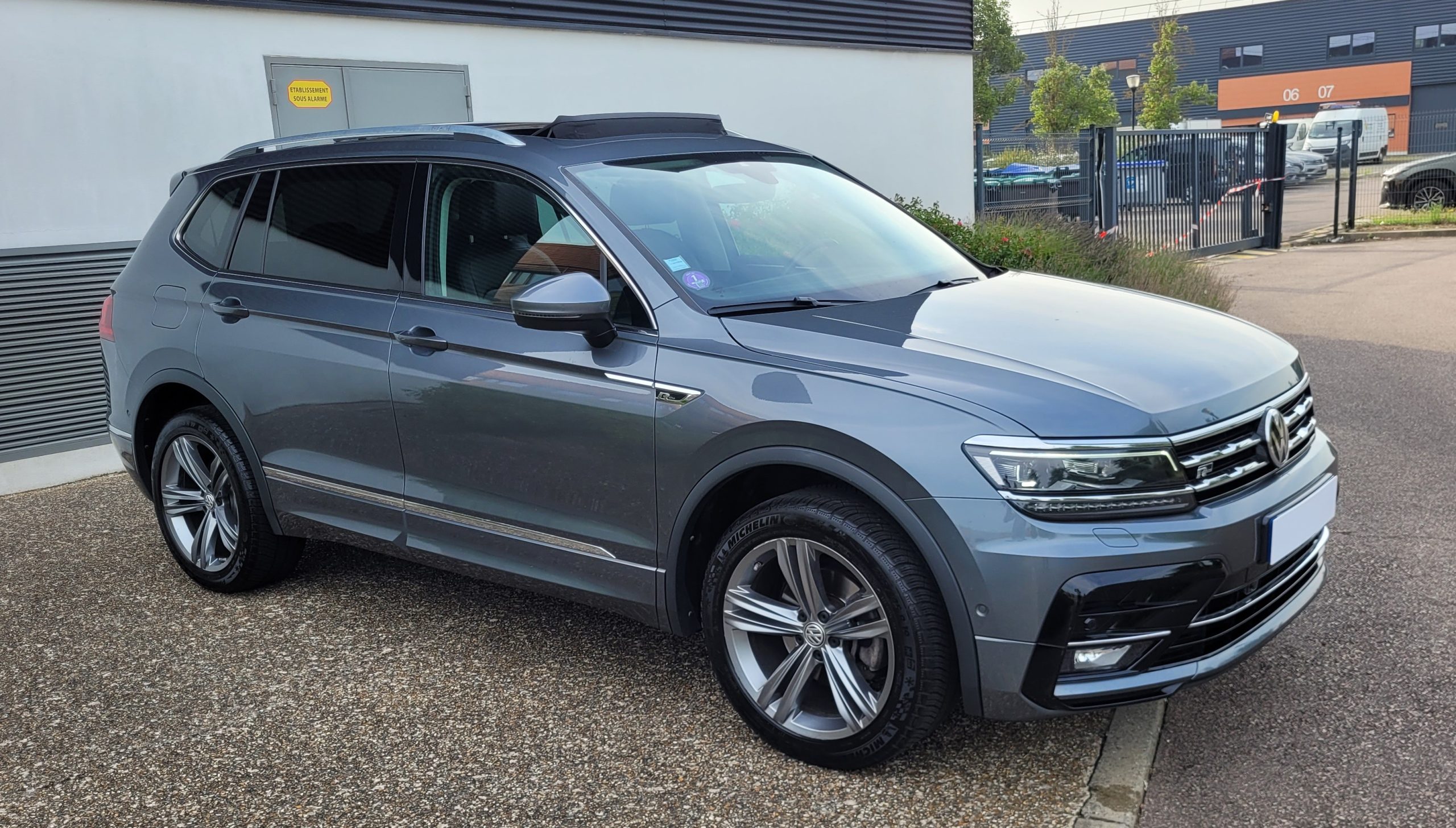 
								Volkswagen Tiguan Allspace 1.5 TSI 150 EVO DSG7 CARAT EXCLUSIVE RLINE full									