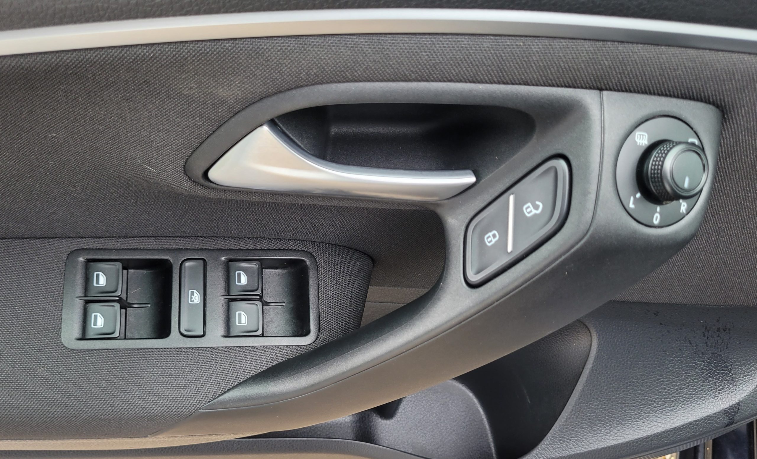 
								Volkswagen Polo 1.4 tdi 90 BLUEMOTION TECHNOLOGY SERIE SPECIALE LOUNGE GARANTIE 3/6/12 MOIS full									