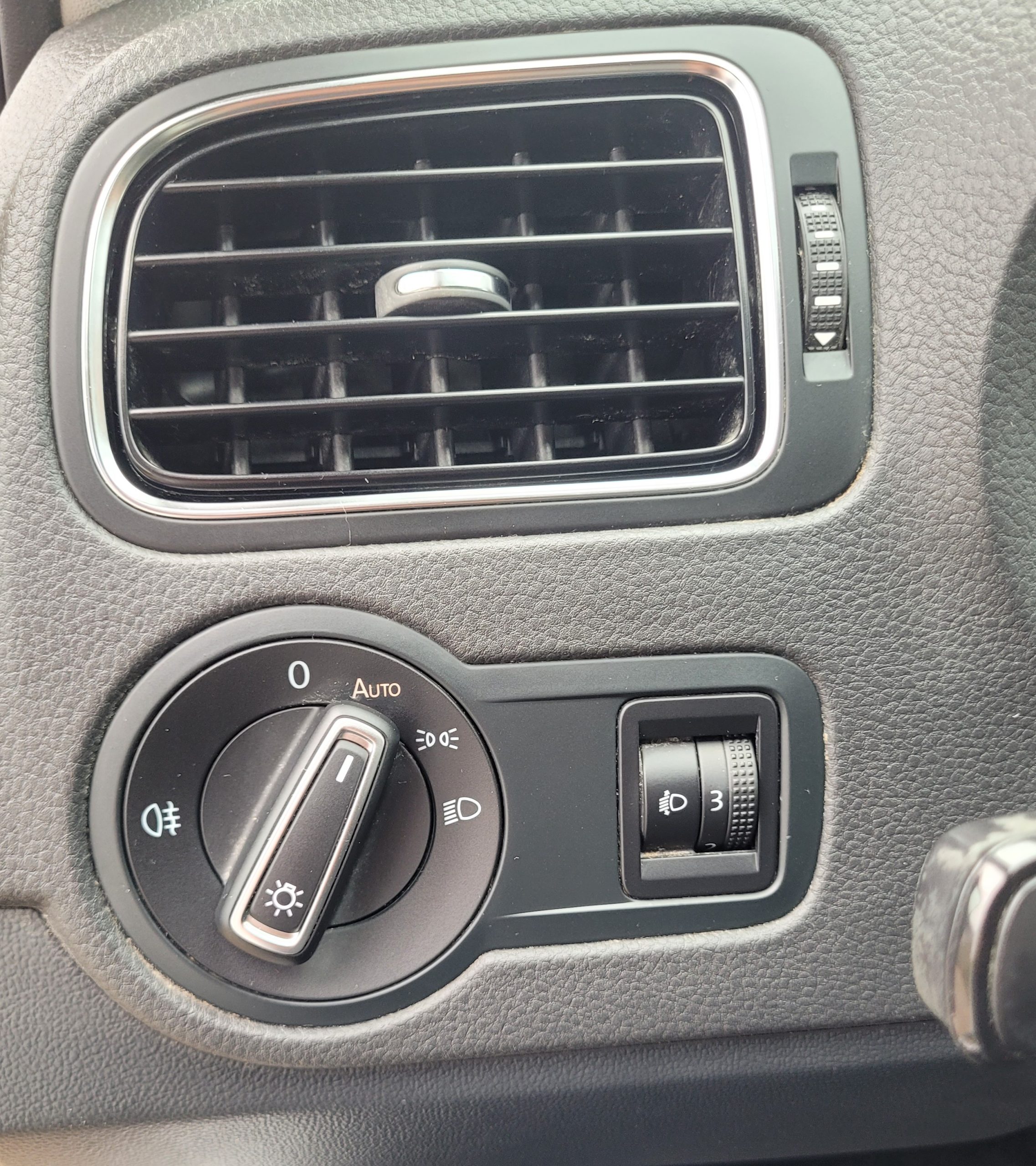 
								Volkswagen Polo 1.4 tdi 90 BLUEMOTION TECHNOLOGY SERIE SPECIALE LOUNGE GARANTIE 3/6/12 MOIS full									