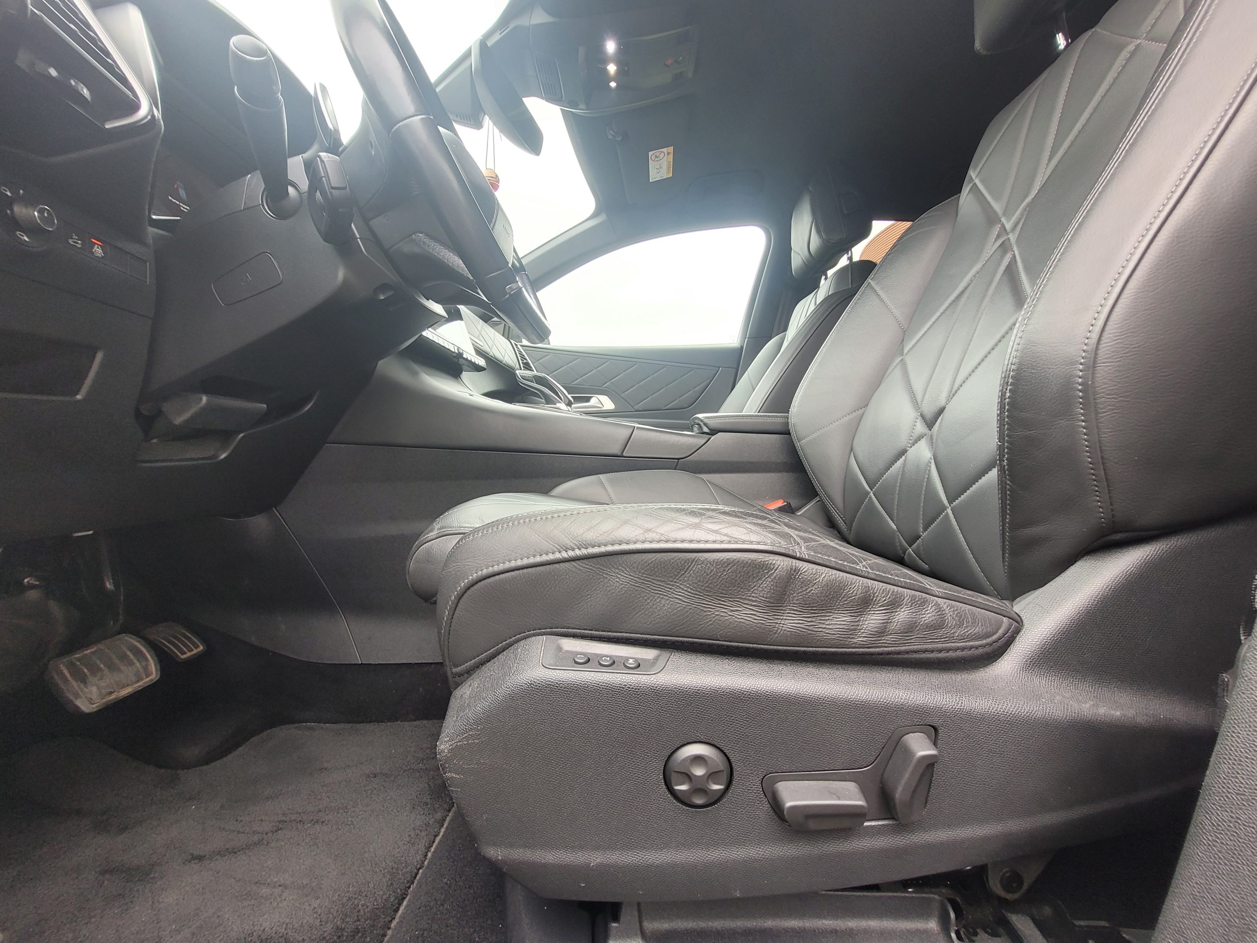 
								DS DS7 CROOSBACK 2.0 BHDI 180CH SO CHIC RIVOLI GARANTIE 3/6/12 MOIS full									