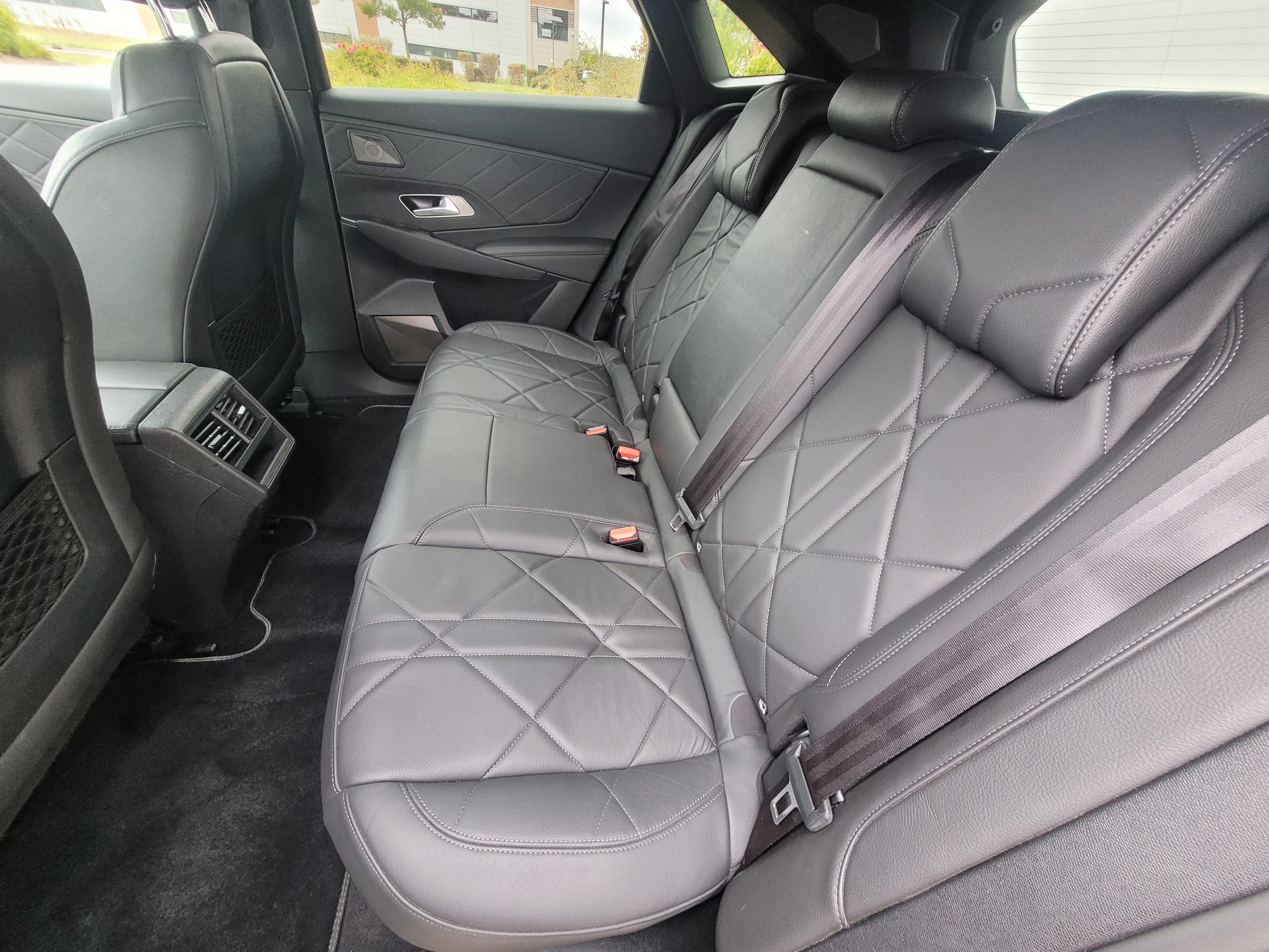 
								DS DS7 CROOSBACK 2.0 BHDI 180CH SO CHIC RIVOLI GARANTIE 3/6/12 MOIS full									