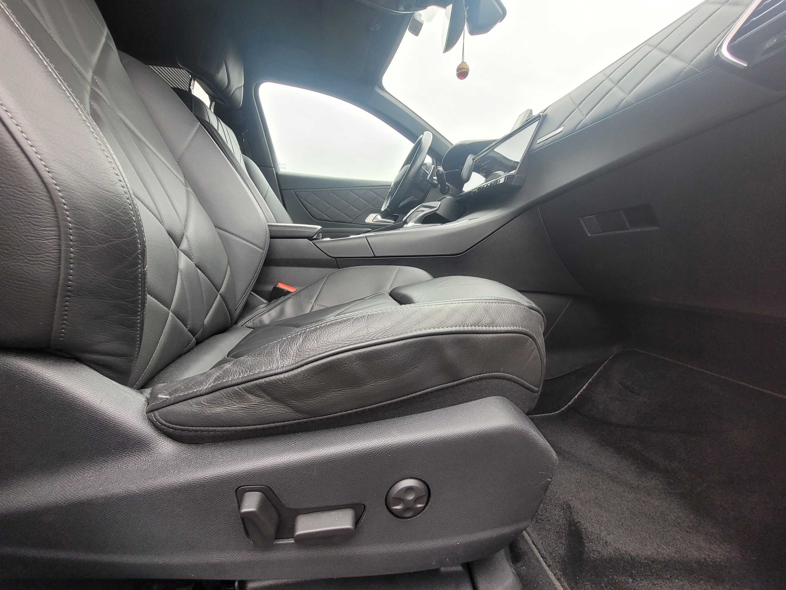 
								DS DS7 CROOSBACK 2.0 BHDI 180CH SO CHIC RIVOLI GARANTIE 3/6/12 MOIS full									