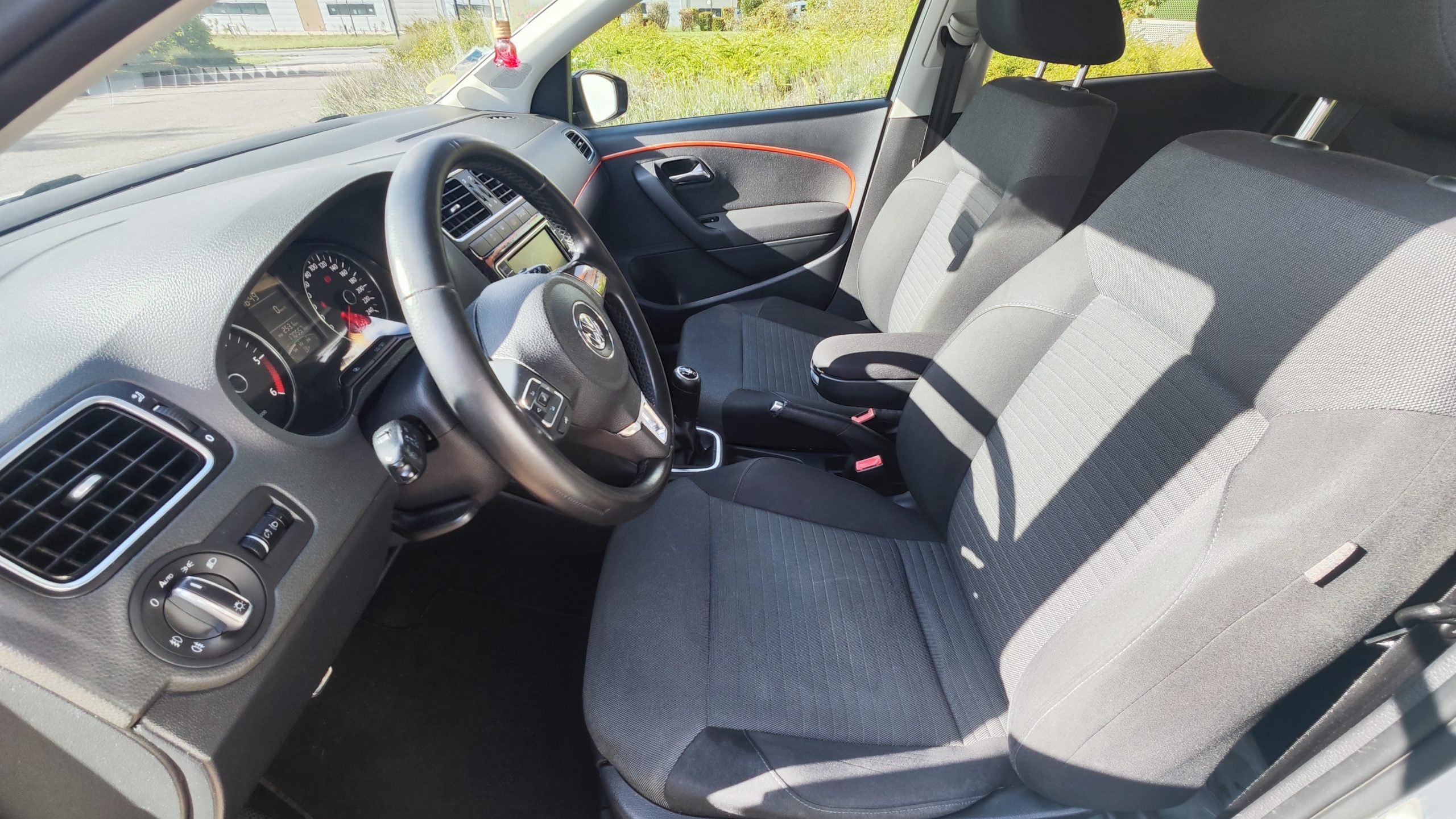 
								Volkswagen Polo 1.6 TDI 90CH CONFORTLINE CARPLAY / ANDROID AUTO full									