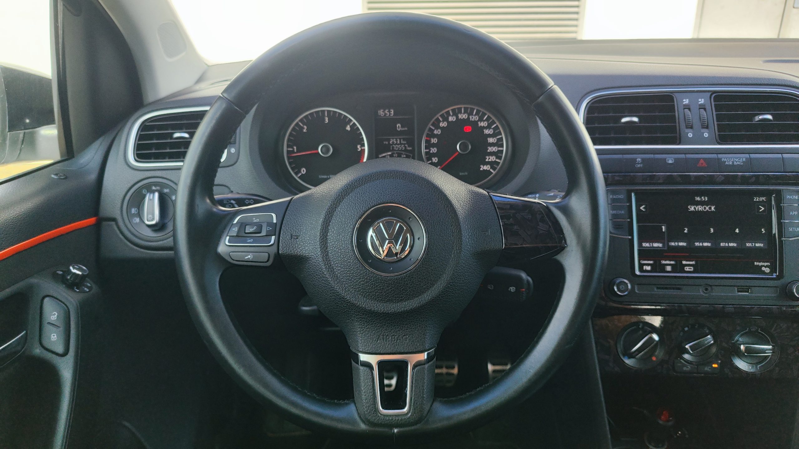 
								Volkswagen Polo 1.6 TDI 90CH CONFORTLINE CARPLAY / ANDROID AUTO full									