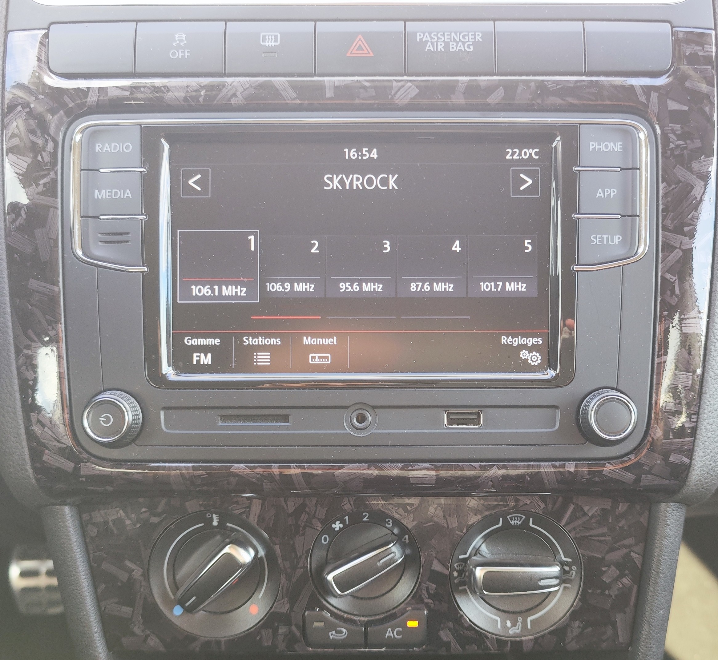 
								Volkswagen Polo 1.6 TDI 90CH CONFORTLINE CARPLAY / ANDROID AUTO full									