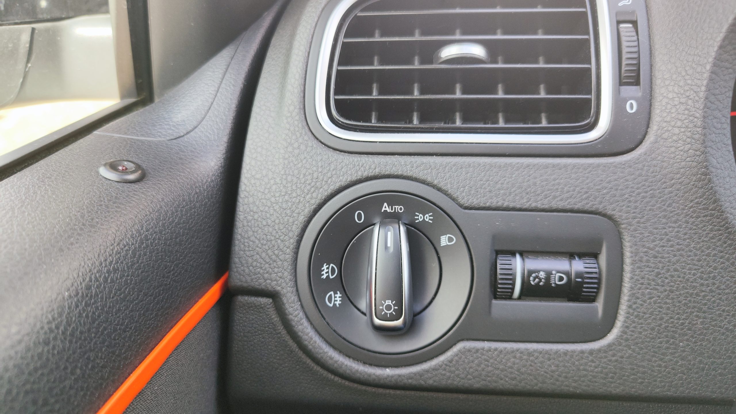 
								Volkswagen Polo 1.6 TDI 90CH CONFORTLINE CARPLAY / ANDROID AUTO full									