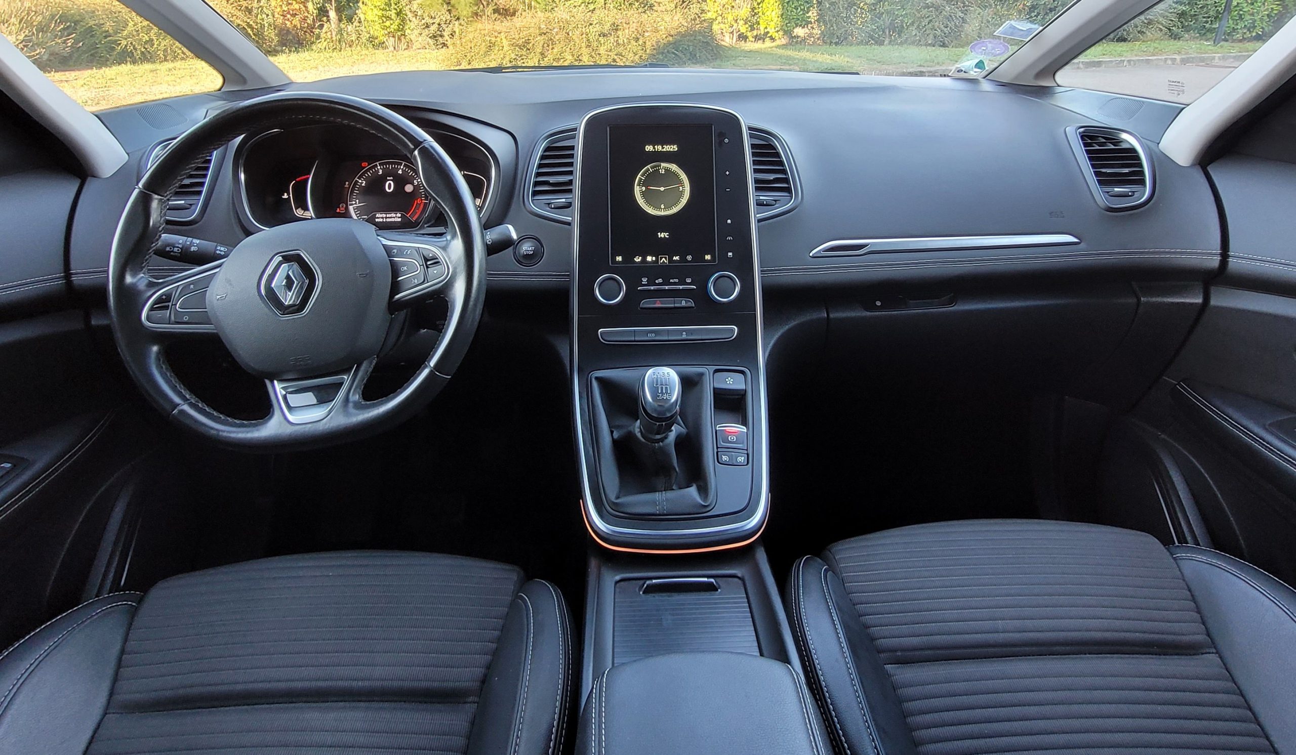 
								RENAULT Scenic TCE 140CV INTENS GARANTIE 3/6/12 MOIS full									