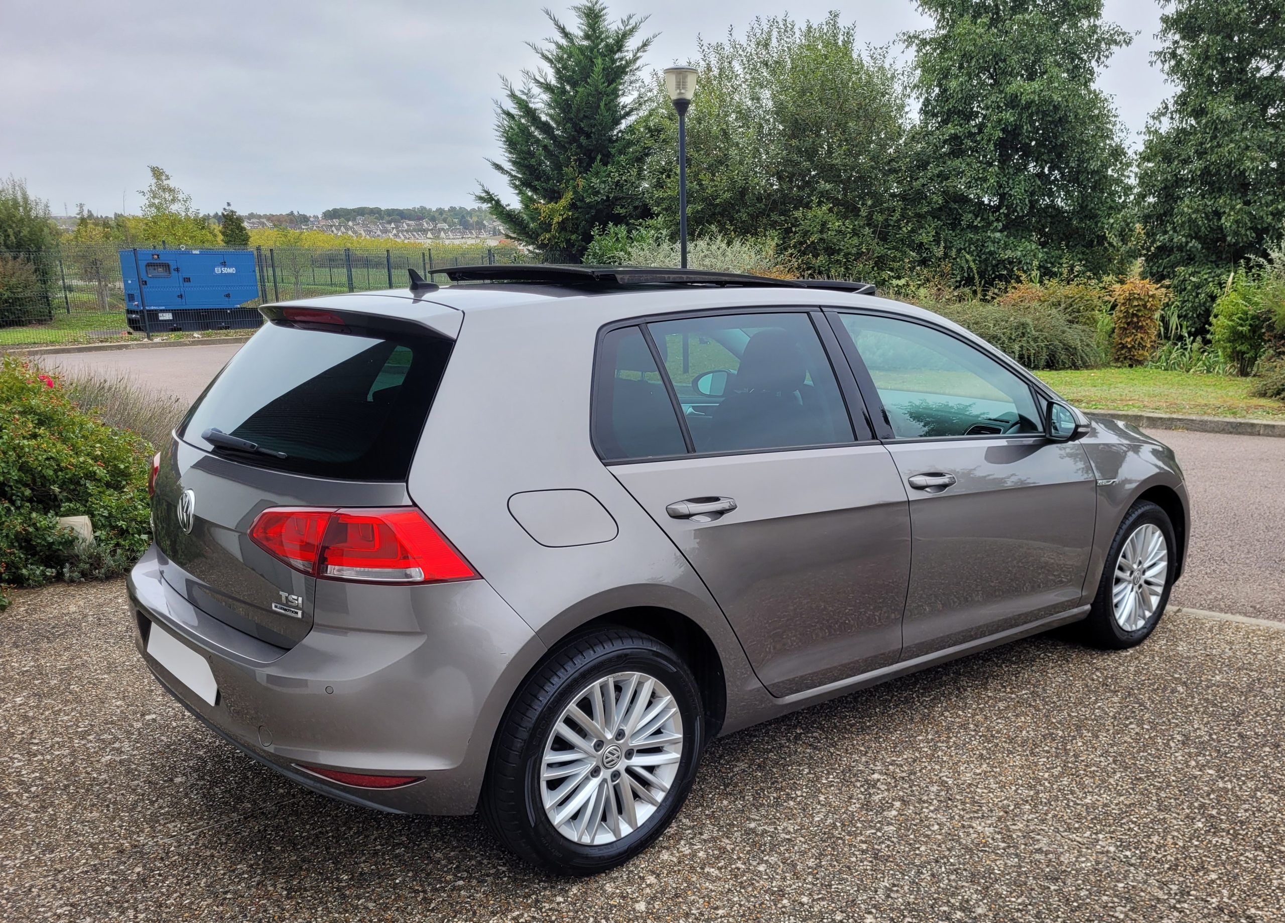 
								Volkswagen Golf 1.2 TSI 105 DSG7 CUP TOIT OUVRANT 1ER MAIN ENTRETIENT VW COMPLET GARANTIE 3/6/12MOIS full									