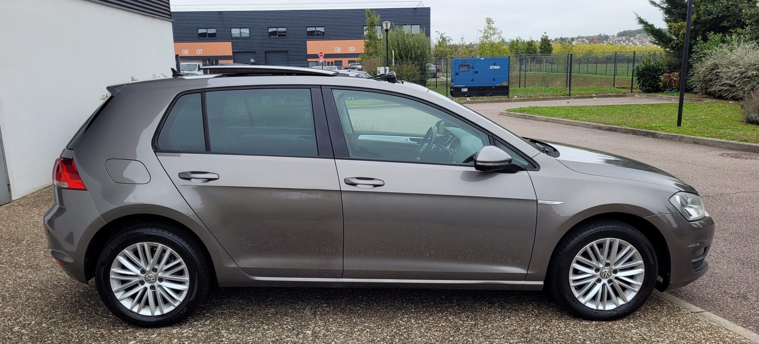 
								Volkswagen Golf 1.2 TSI 105 DSG7 CUP TOIT OUVRANT 1ER MAIN ENTRETIENT VW COMPLET GARANTIE 3/6/12MOIS full									