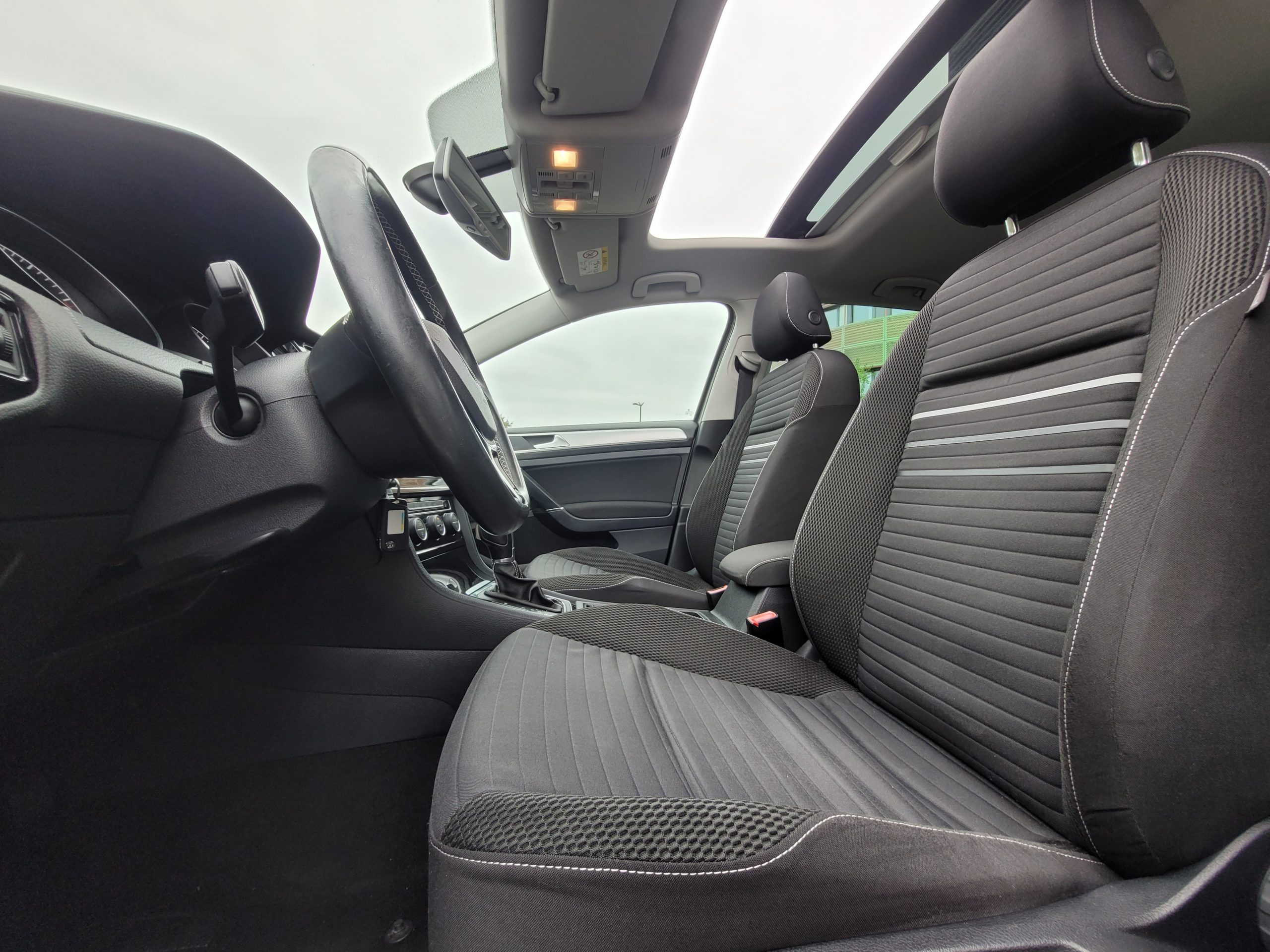 
								Volkswagen Golf 1.2 TSI 105 DSG7 CUP TOIT OUVRANT 1ER MAIN ENTRETIENT VW COMPLET GARANTIE 3/6/12MOIS full									