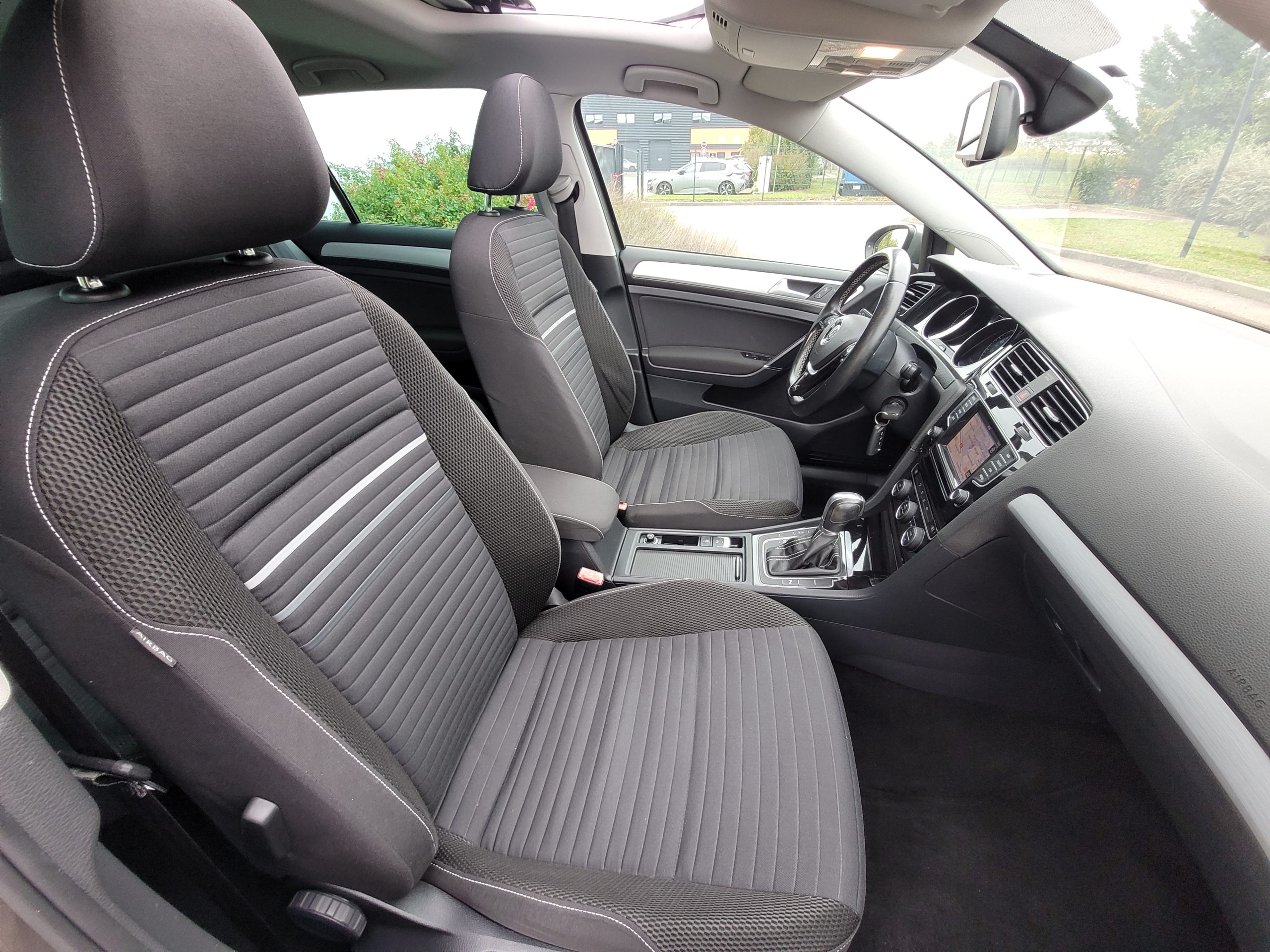 
								Volkswagen Golf 1.2 TSI 105 DSG7 CUP TOIT OUVRANT 1ER MAIN ENTRETIENT VW COMPLET GARANTIE 3/6/12MOIS full									