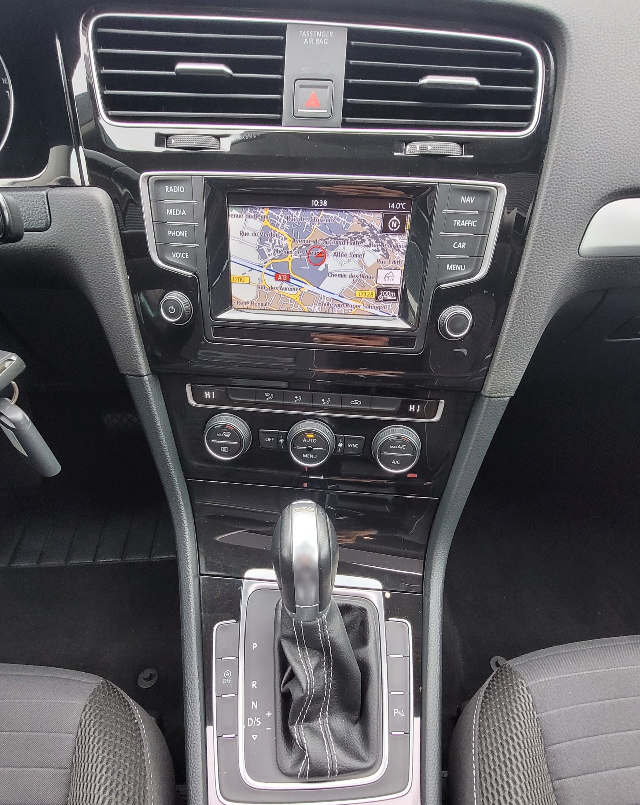 
								Volkswagen Golf 1.2 TSI 105 DSG7 CUP TOIT OUVRANT 1ER MAIN ENTRETIENT VW COMPLET GARANTIE 3/6/12MOIS full									