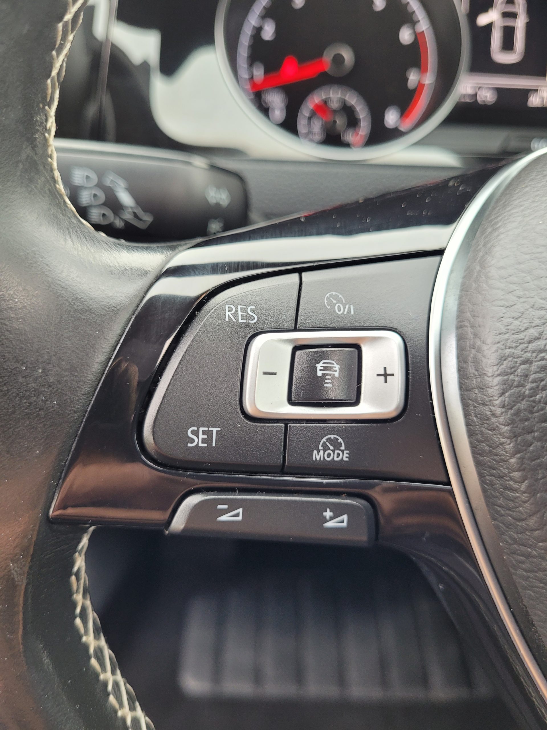 
								Volkswagen Golf 1.2 TSI 105 DSG7 CUP TOIT OUVRANT 1ER MAIN ENTRETIENT VW COMPLET GARANTIE 3/6/12MOIS full									