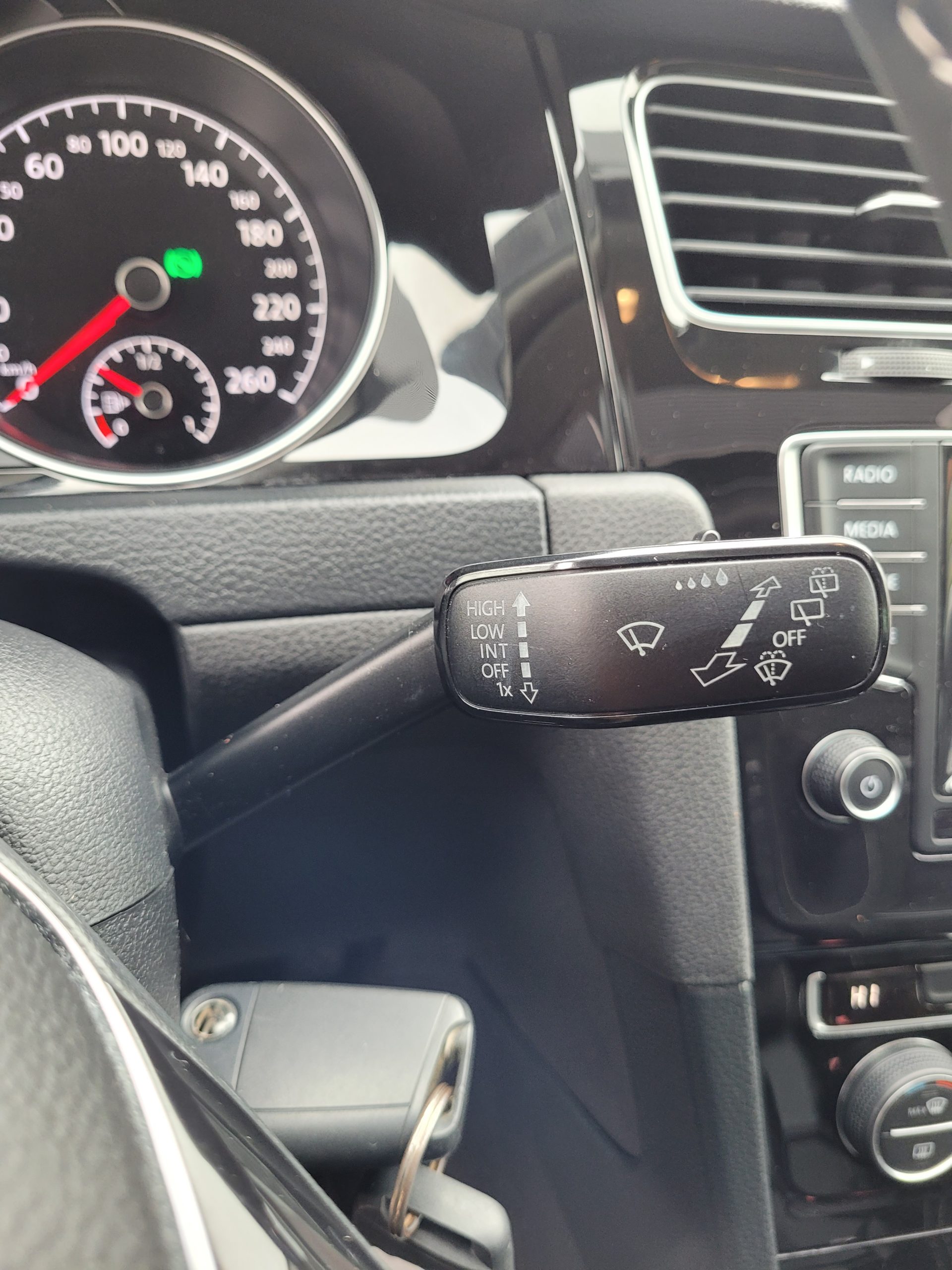 
								Volkswagen Golf 1.2 TSI 105 DSG7 CUP TOIT OUVRANT 1ER MAIN ENTRETIENT VW COMPLET GARANTIE 3/6/12MOIS full									