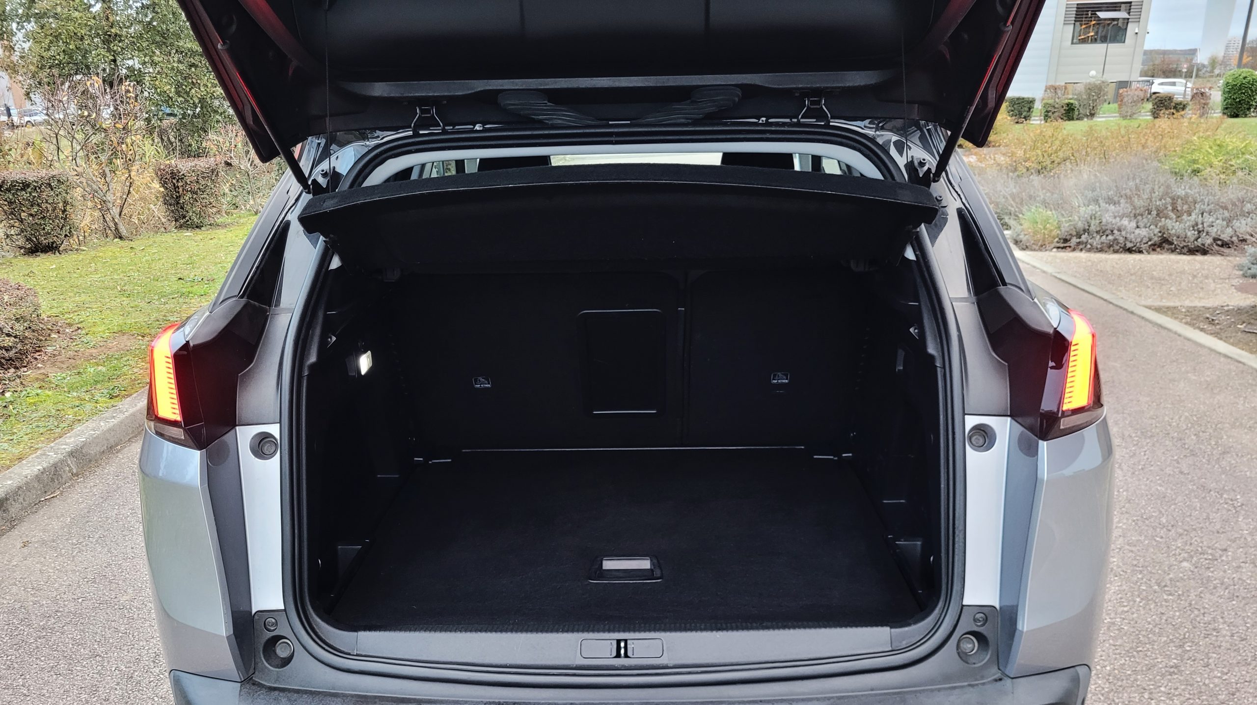 
								PEUGEOT 3008 1.6 BLUEHDI 120 EAT6 CROSSWAY full									