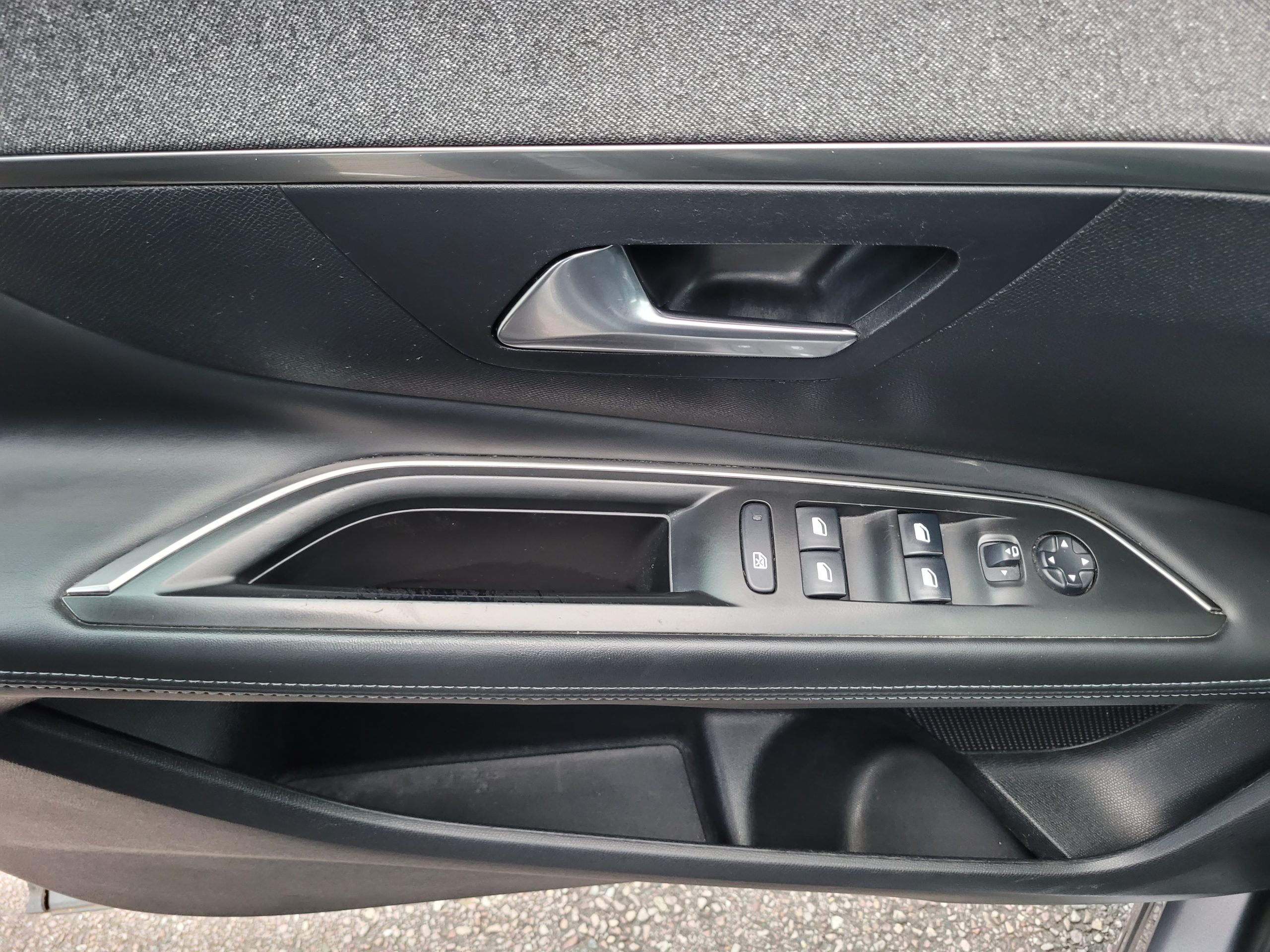 
								PEUGEOT 3008 1.6 BLUEHDI 120 EAT6 CROSSWAY full									