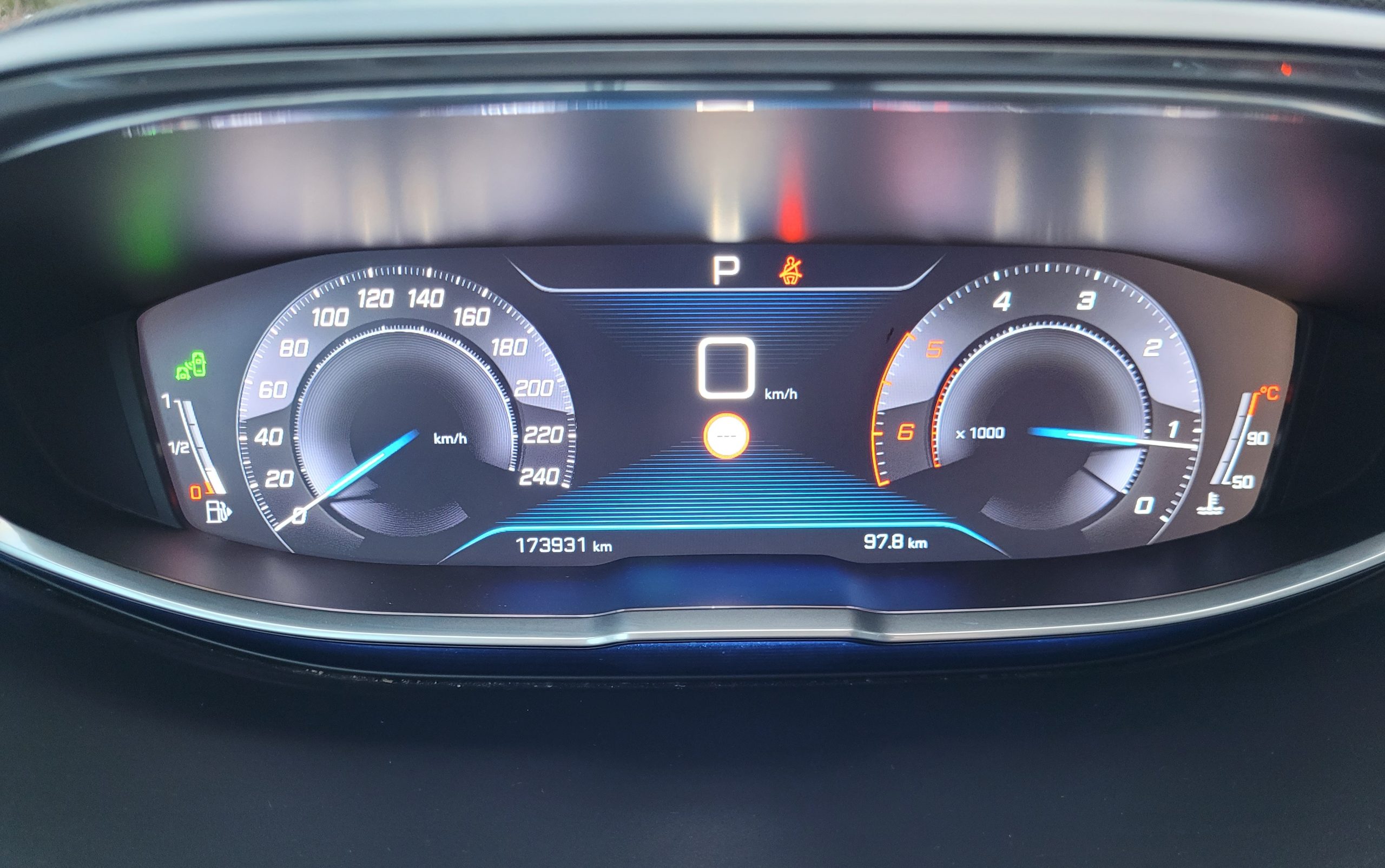 
								PEUGEOT 3008 1.6 BLUEHDI 120 EAT6 CROSSWAY full									