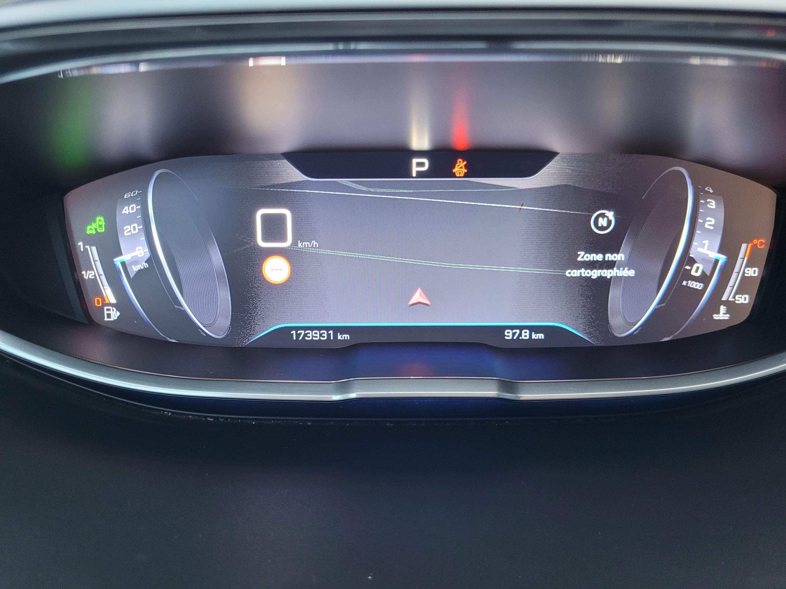 
								PEUGEOT 3008 1.6 BLUEHDI 120 EAT6 CROSSWAY full									