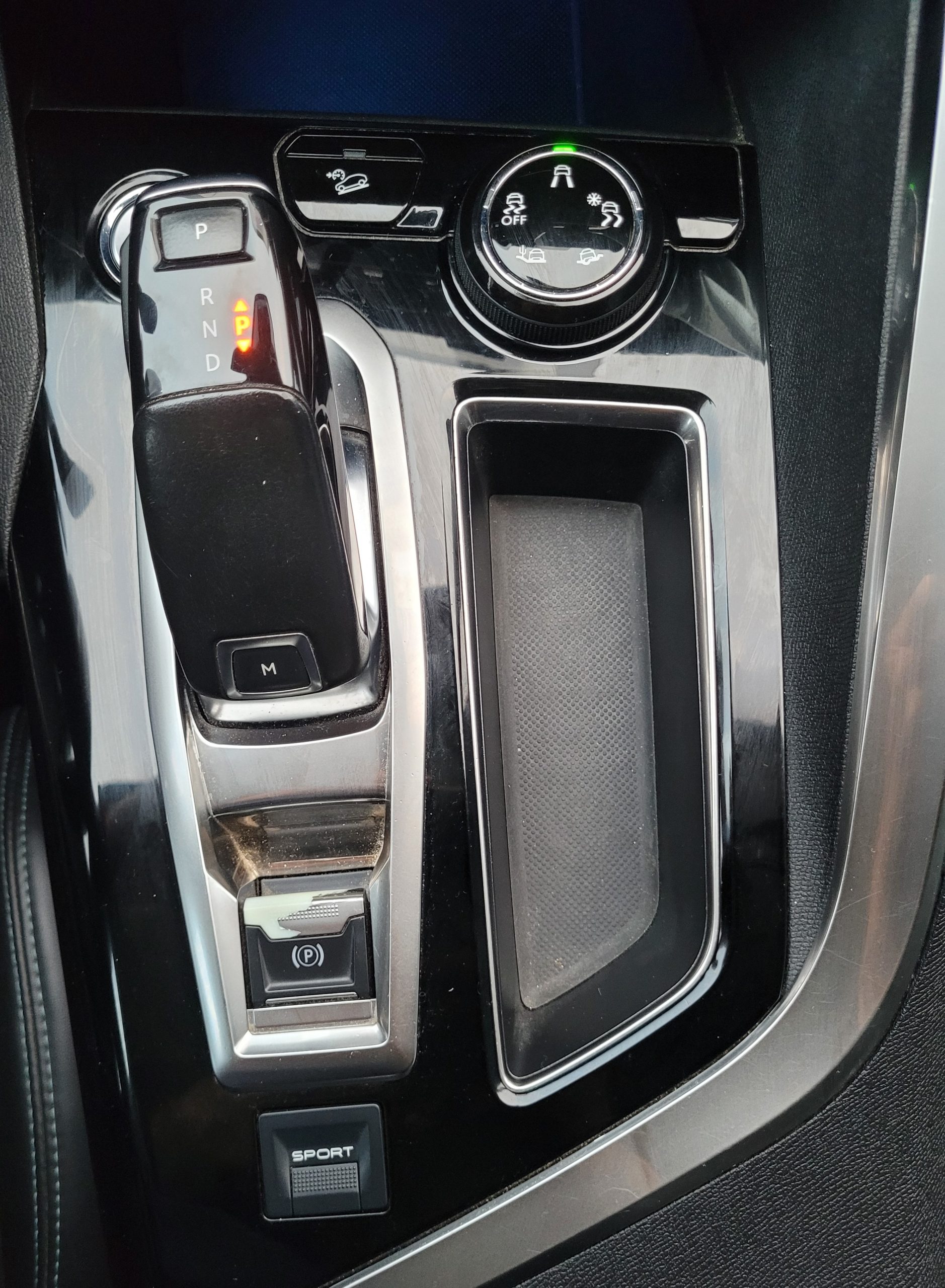 
								PEUGEOT 3008 1.6 BLUEHDI 120 EAT6 CROSSWAY full									