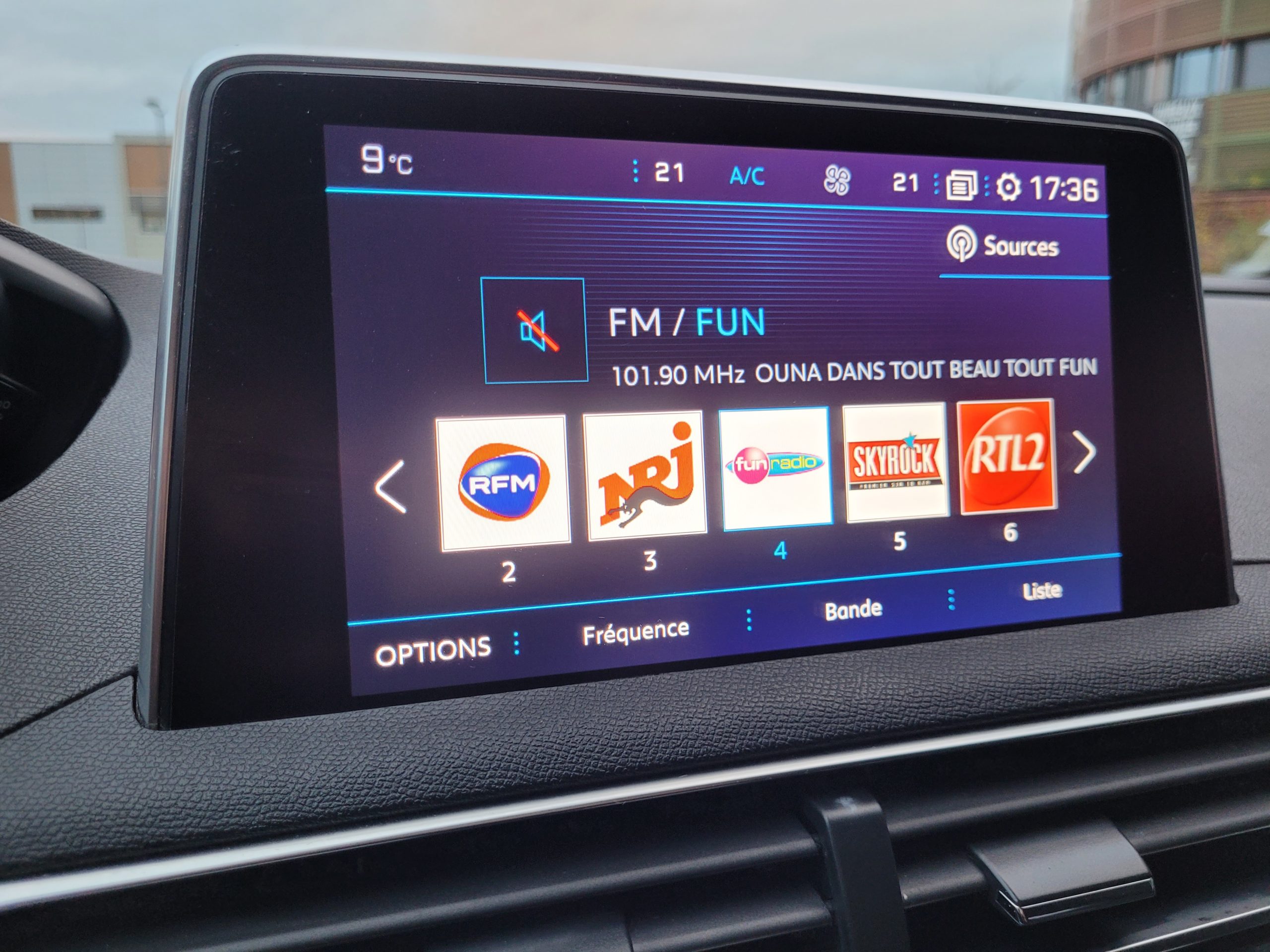 
								PEUGEOT 3008 1.6 BLUEHDI 120 EAT6 CROSSWAY full									