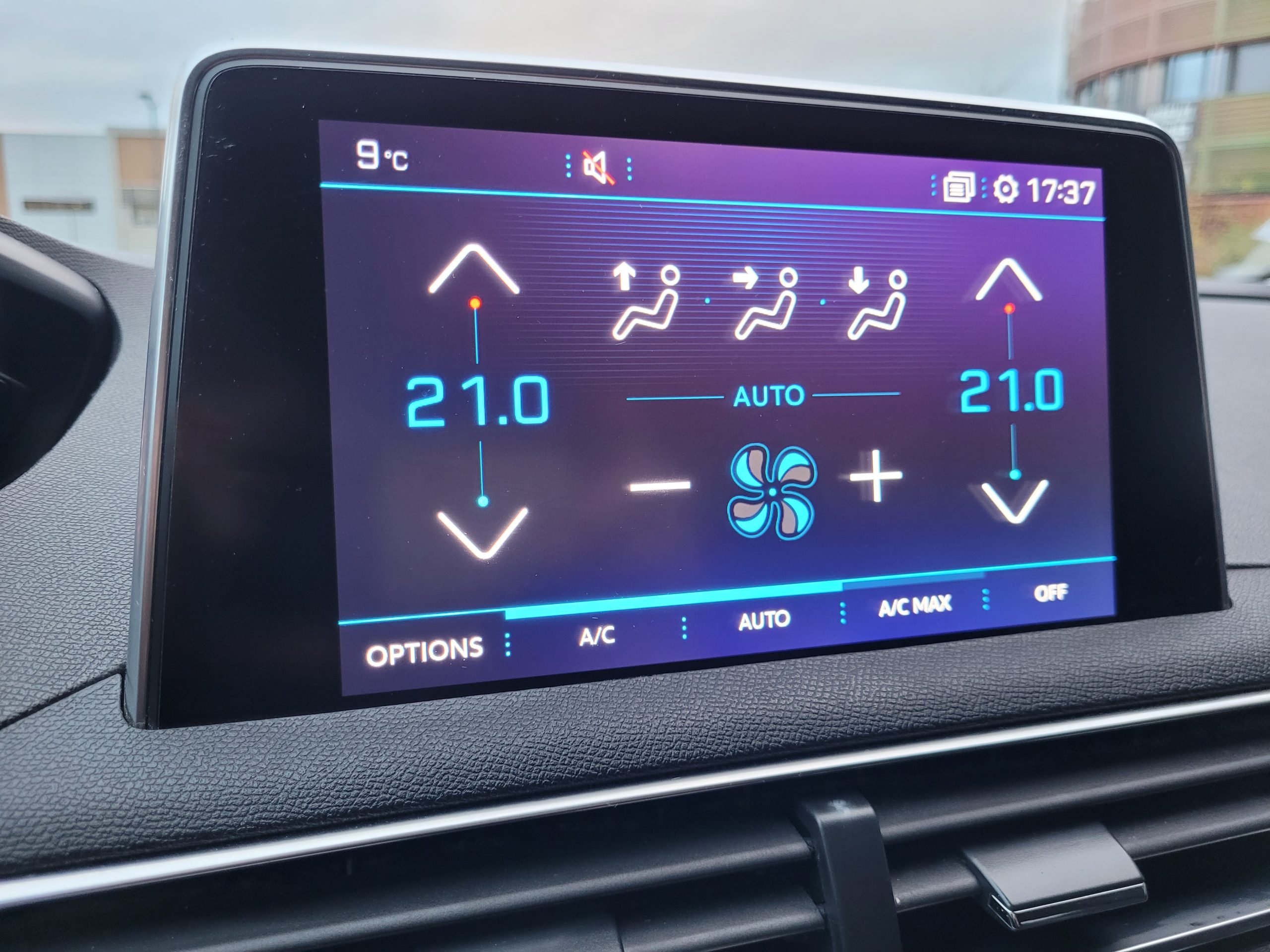 
								PEUGEOT 3008 1.6 BLUEHDI 120 EAT6 CROSSWAY full									