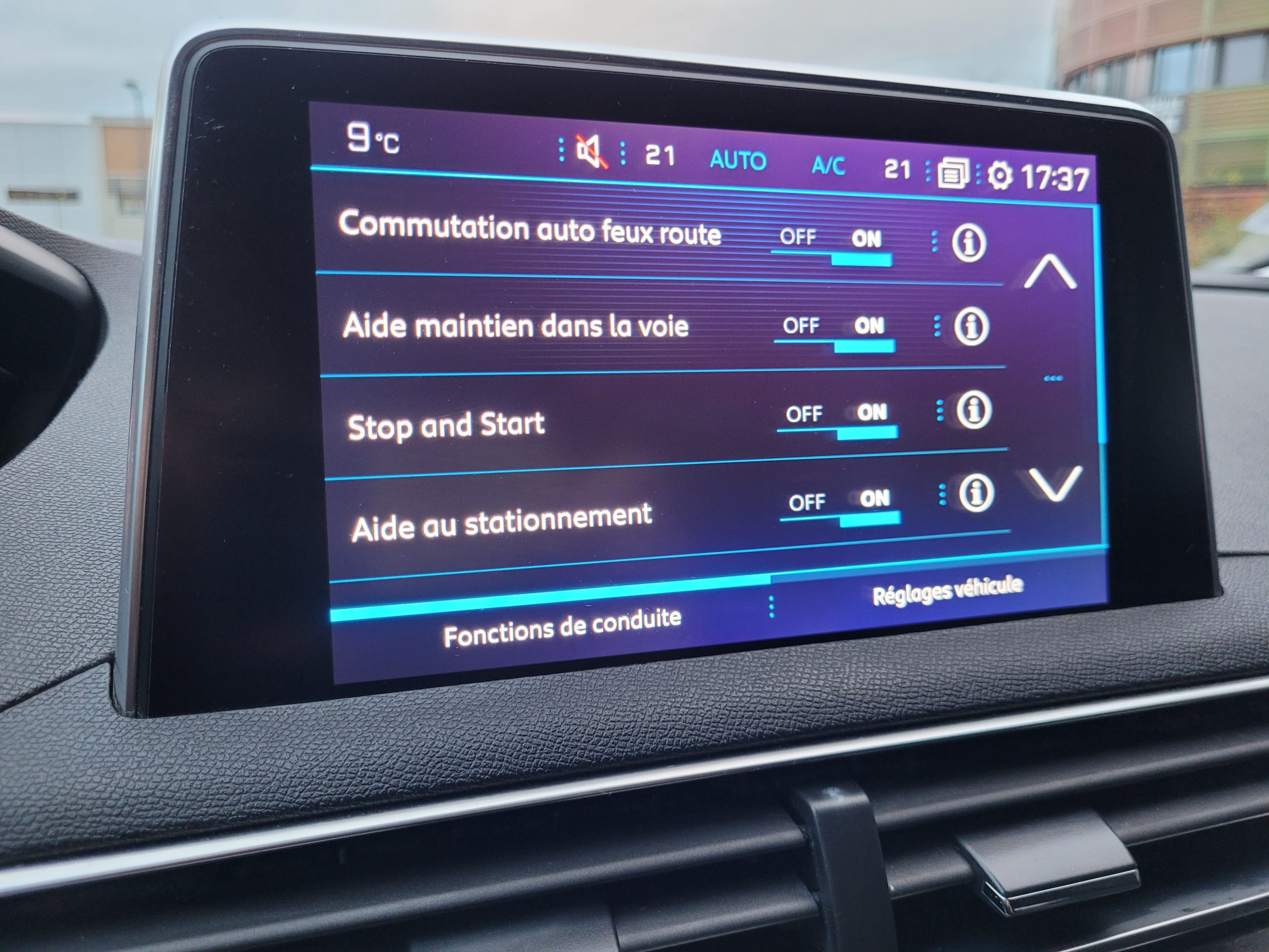 
								PEUGEOT 3008 1.6 BLUEHDI 120 EAT6 CROSSWAY full									