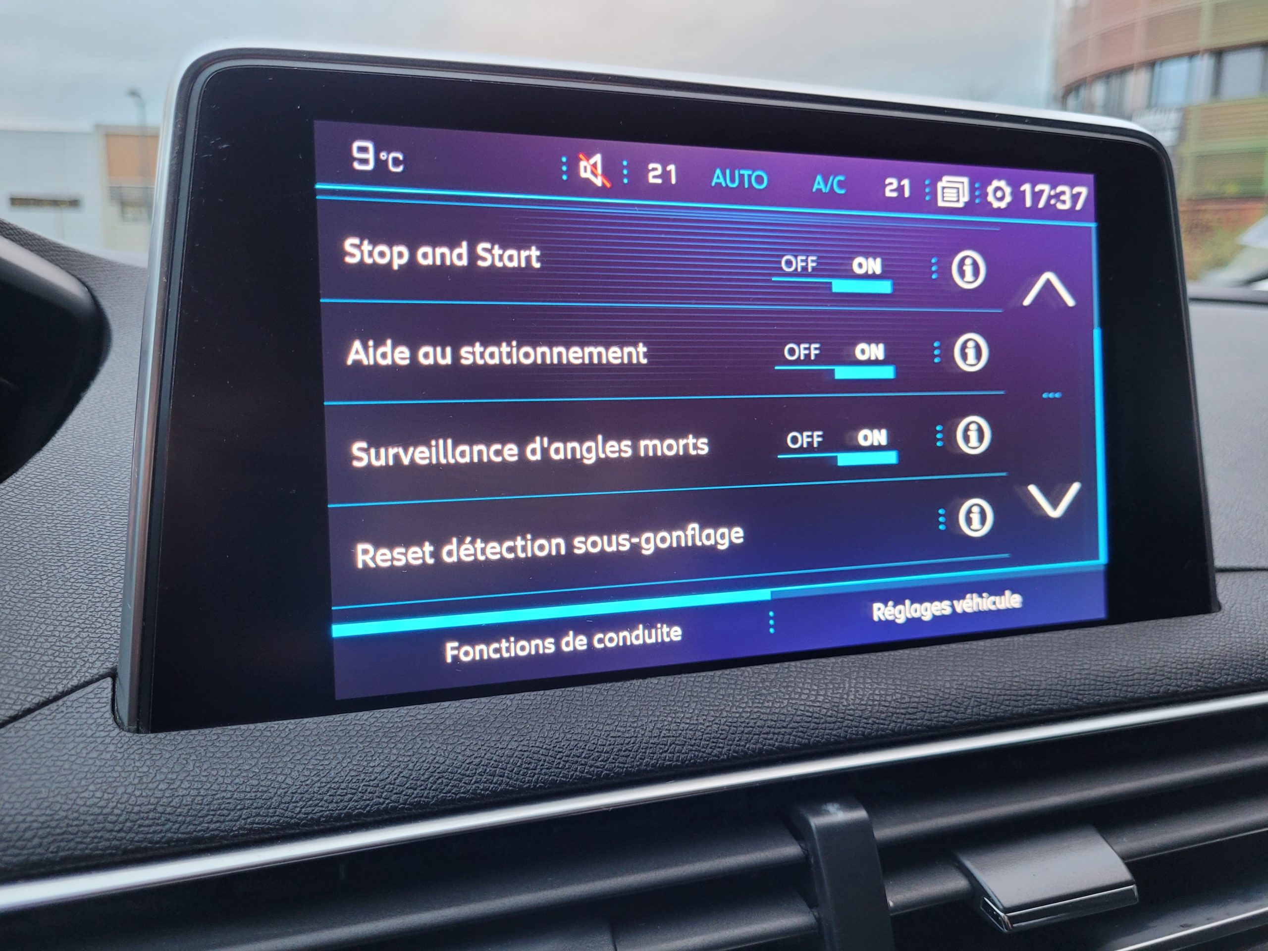 
								PEUGEOT 3008 1.6 BLUEHDI 120 EAT6 CROSSWAY full									