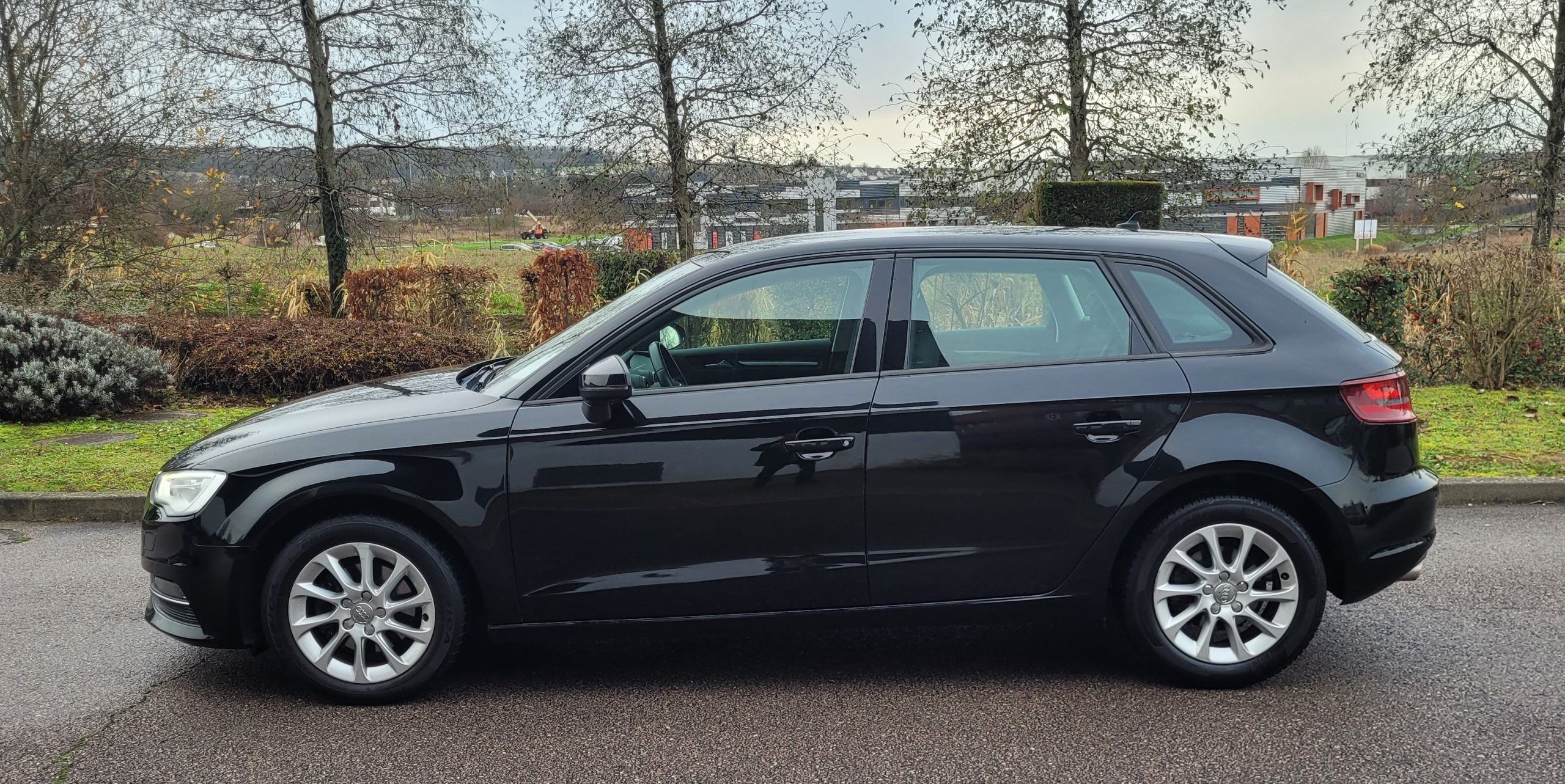 
								AUDI A3 2.0 TDI 150 BUSINESS LINE full									