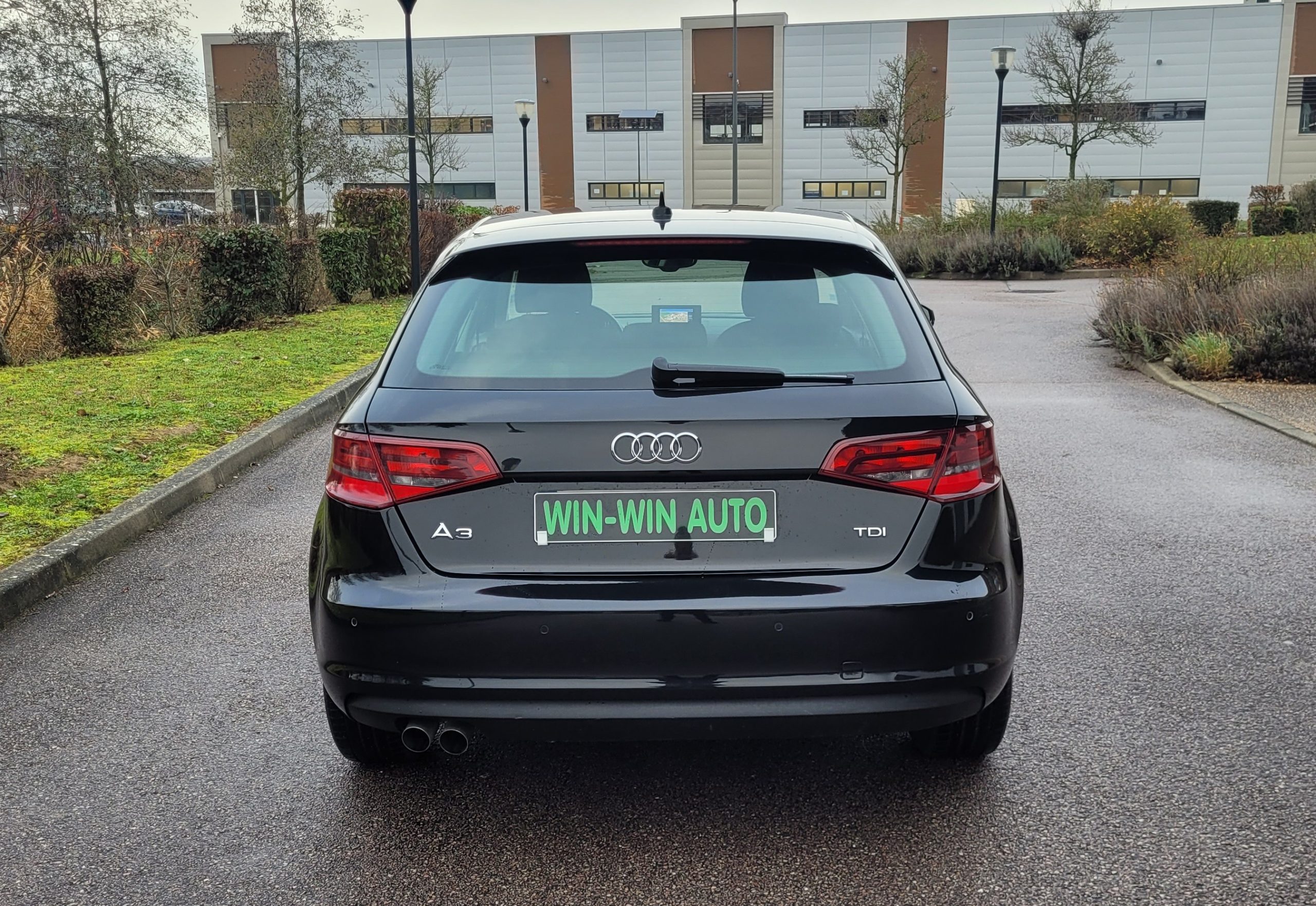 
								AUDI A3 2.0 TDI 150 BUSINESS LINE full									