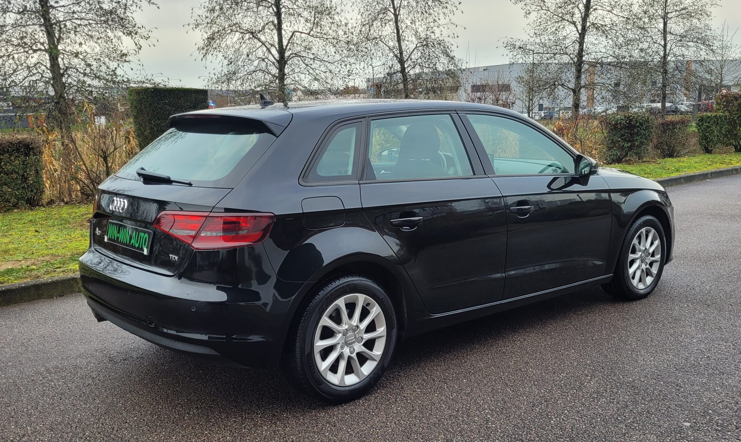 
								AUDI A3 2.0 TDI 150 BUSINESS LINE full									