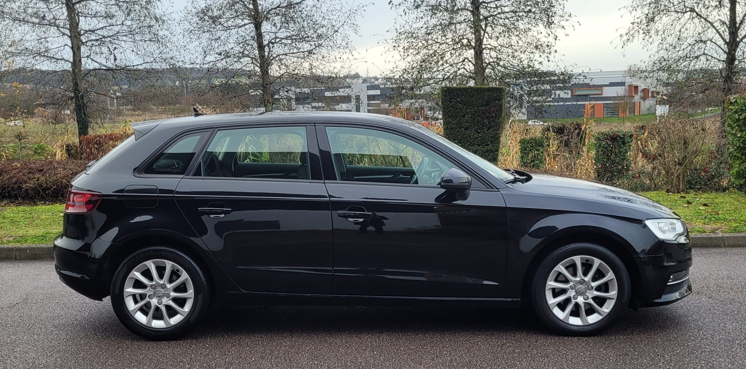 
								AUDI A3 2.0 TDI 150 BUSINESS LINE full									