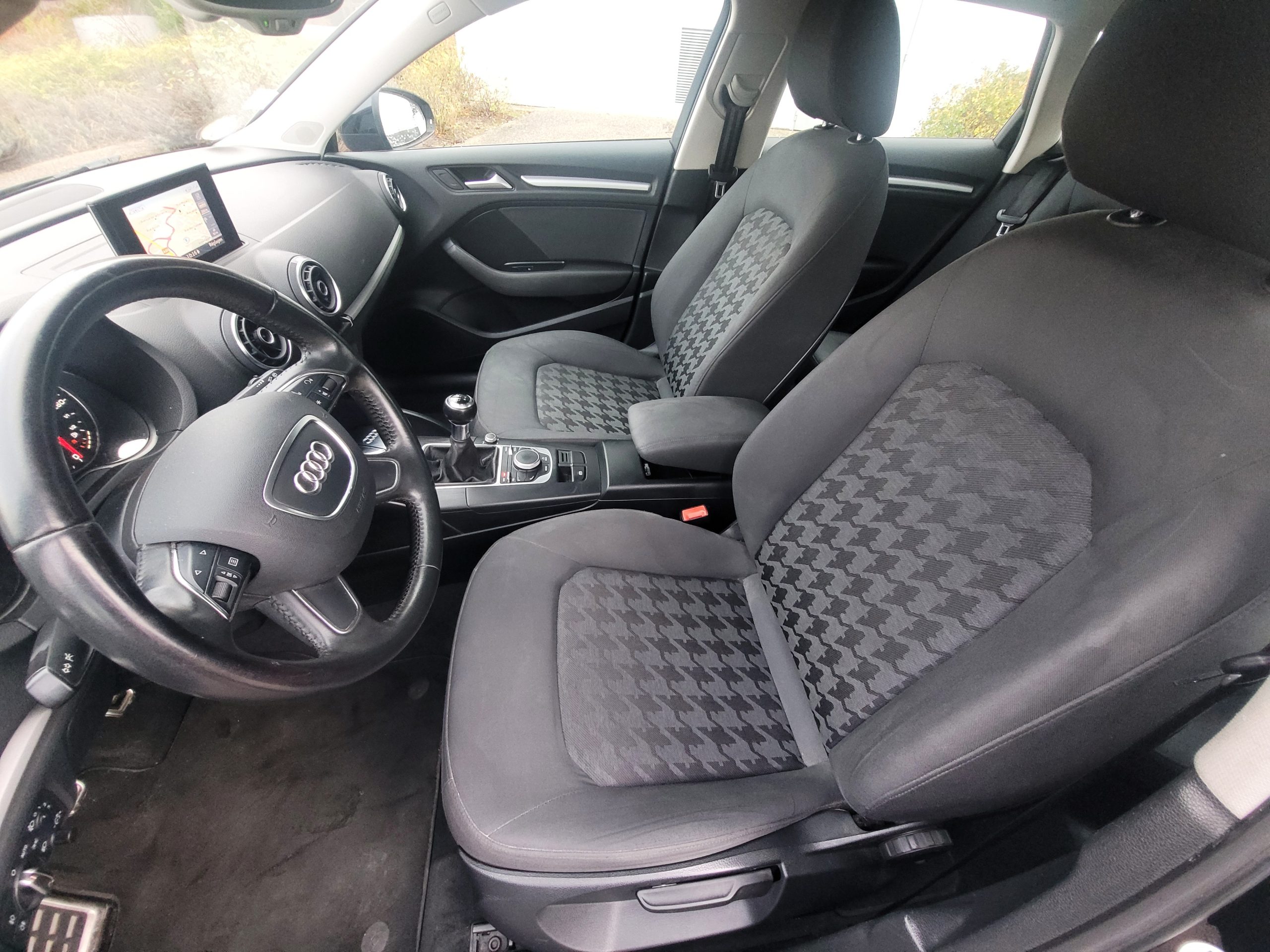 
								AUDI A3 2.0 TDI 150 BUSINESS LINE full									