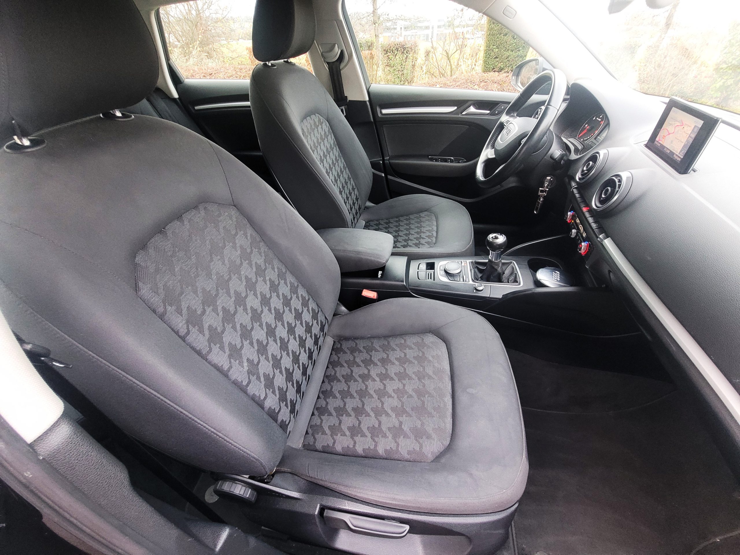 
								AUDI A3 2.0 TDI 150 BUSINESS LINE full									