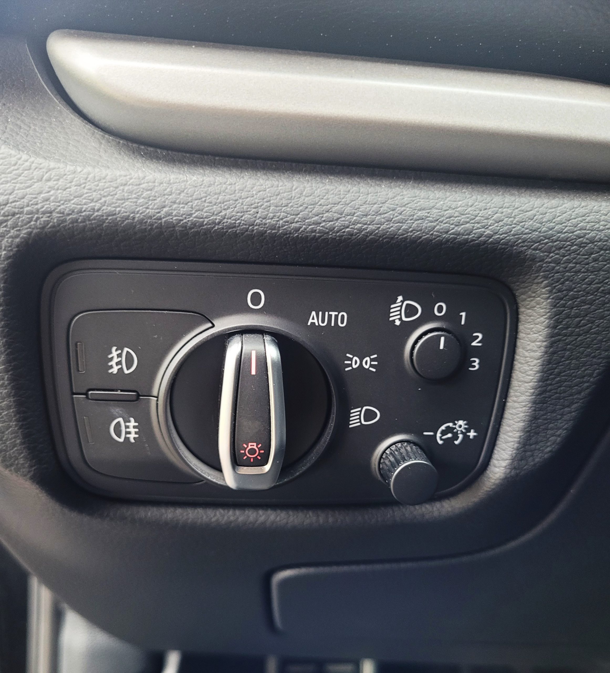 
								AUDI A3 2.0 TDI 150 BUSINESS LINE full									