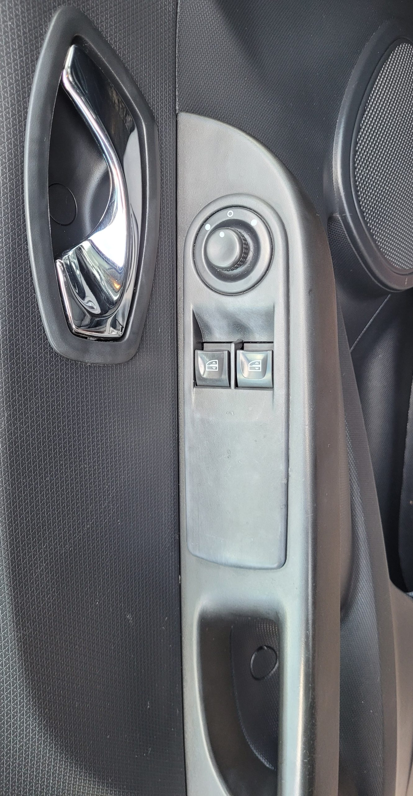 
								RENAULT CLIO IV 1.5 DCI 90CH BUSINESS full									