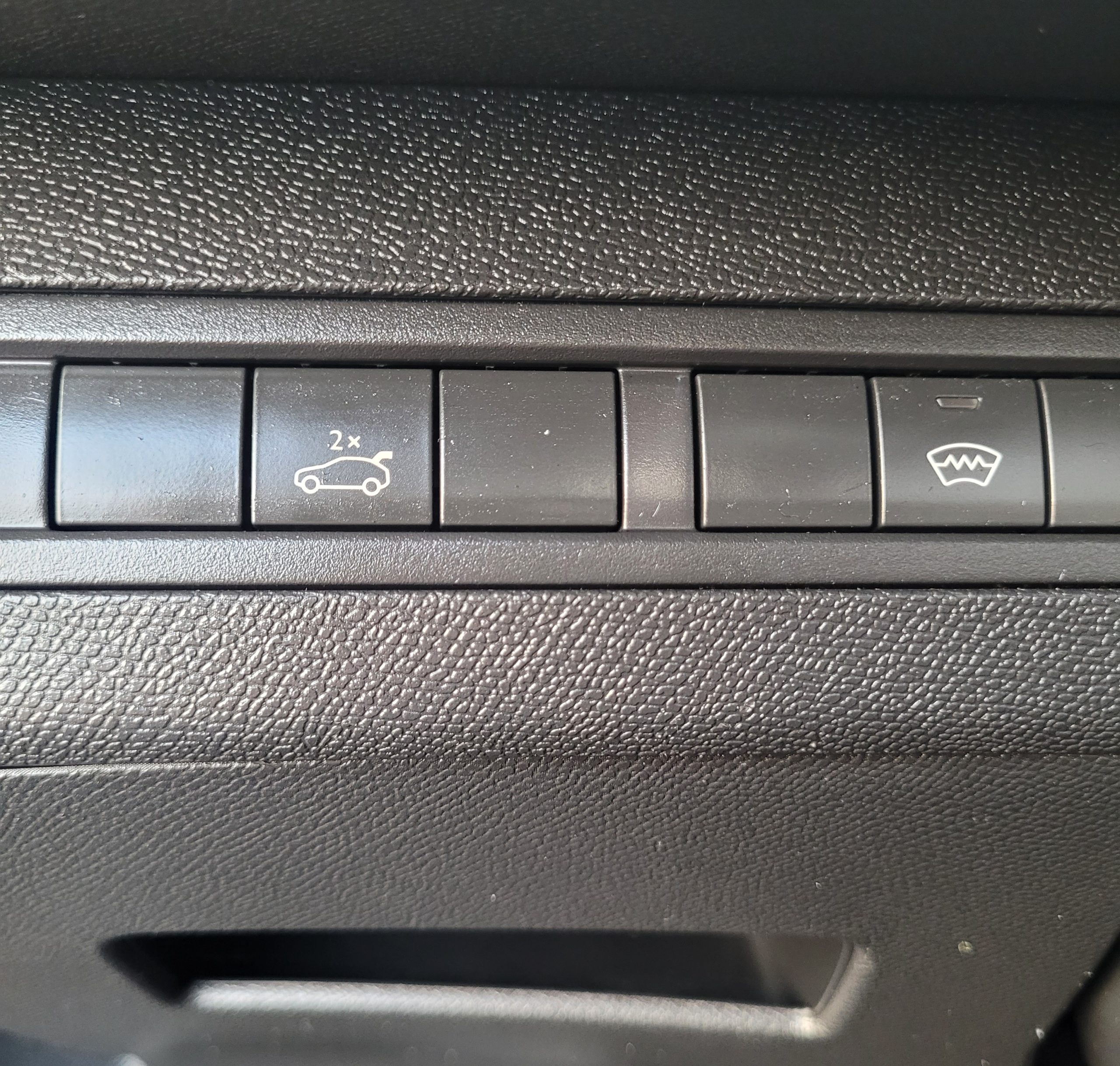 
								Peugeot 5008 2.0 BLUEHDI 180 GT LINE EAT8 full									