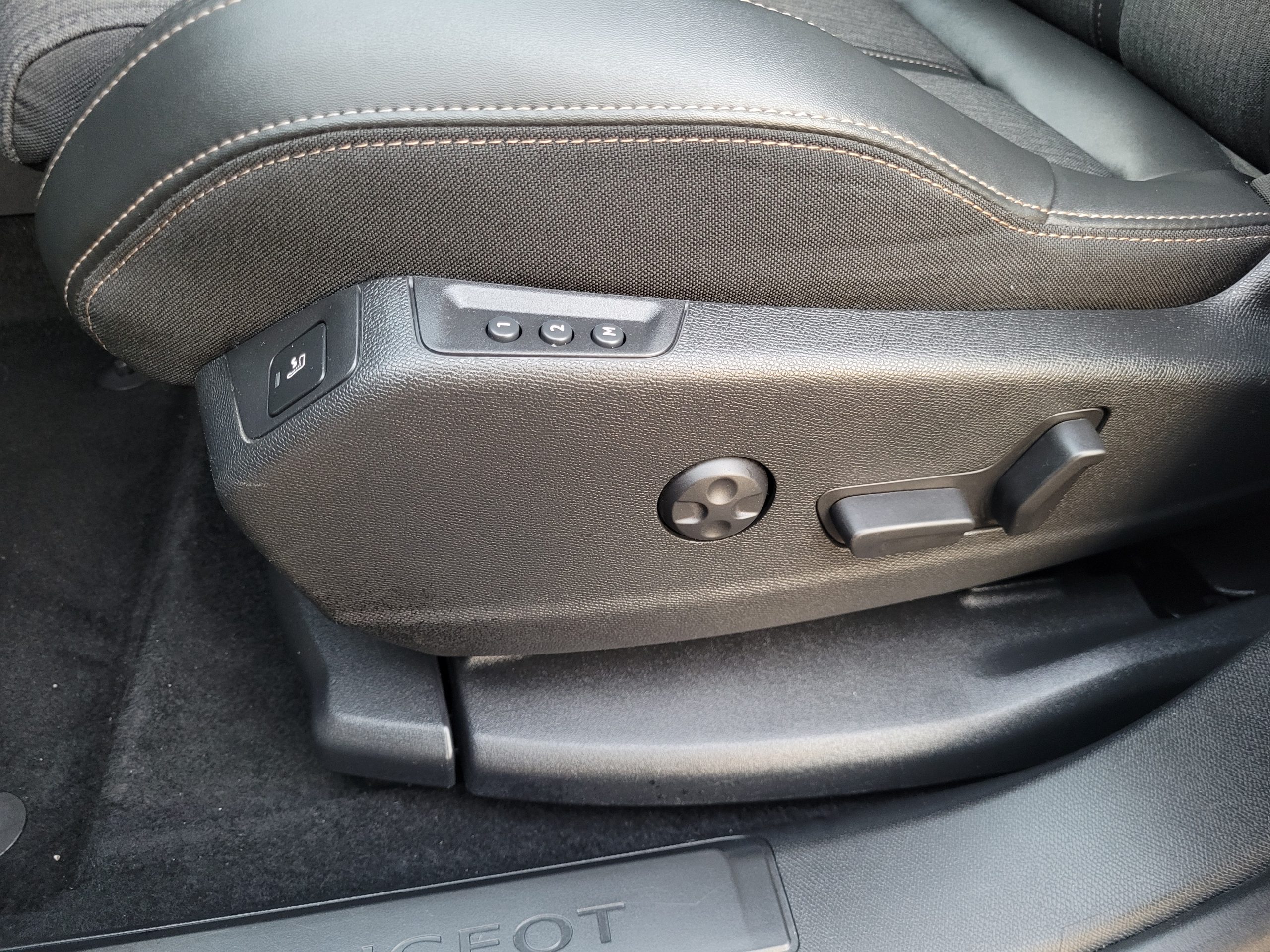 
								Peugeot 5008 2.0 BLUEHDI 180 GT LINE EAT8 full									