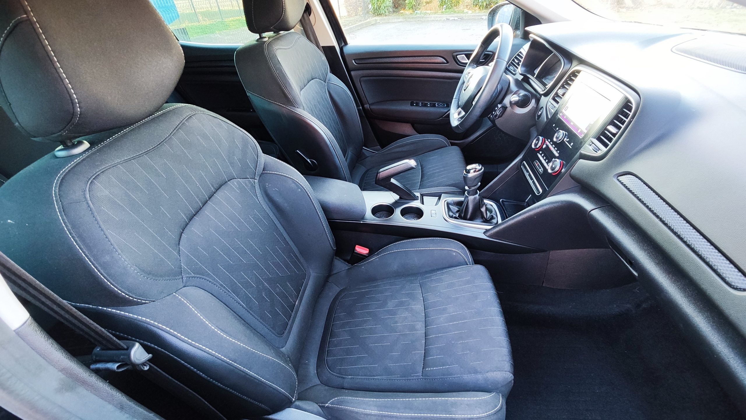 
								RENAULT MEGANE IV 1.5 BLUEDCI 115CH BUSINESS full									