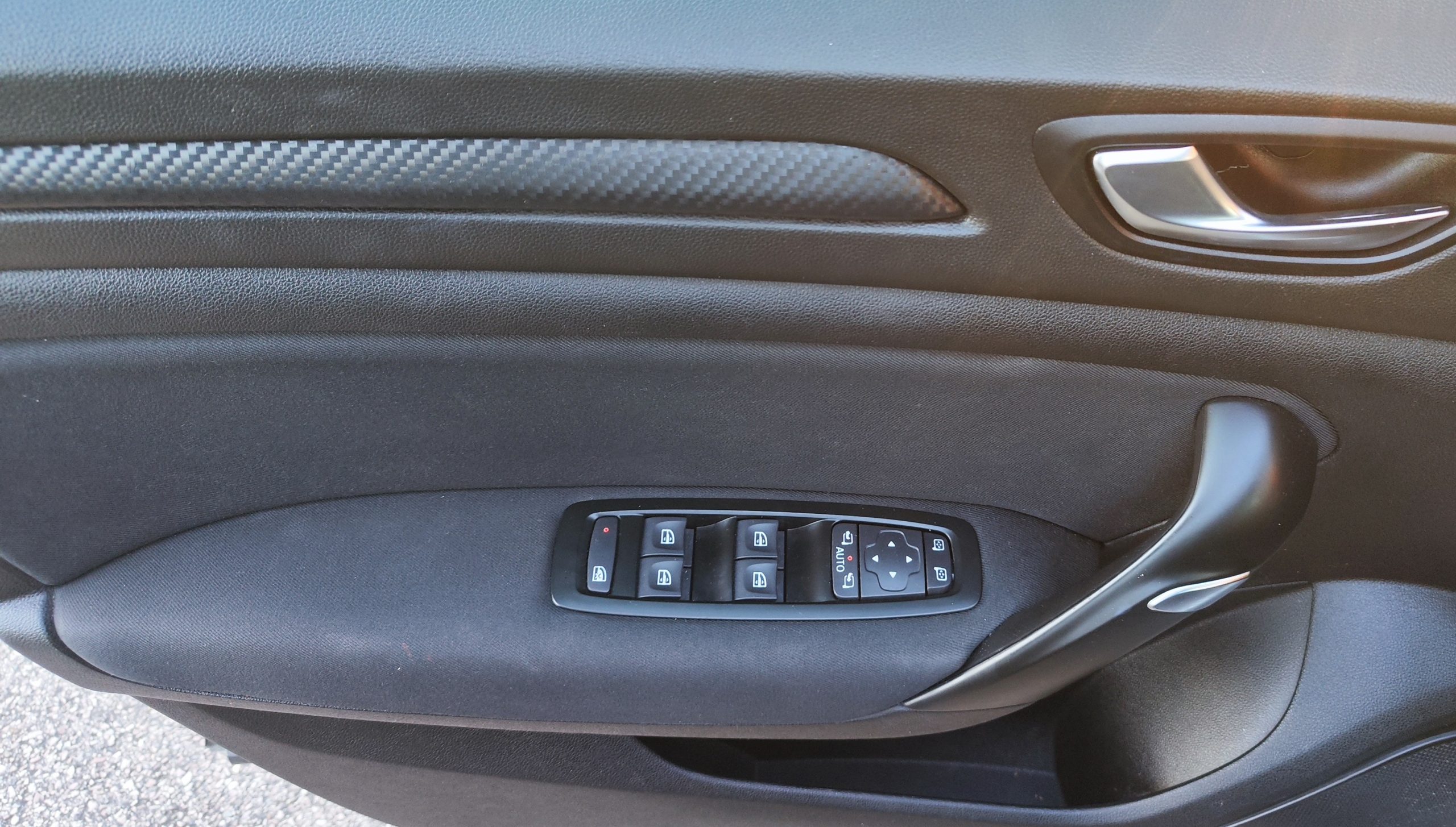 
								RENAULT MEGANE IV 1.5 BLUEDCI 115CH BUSINESS full									