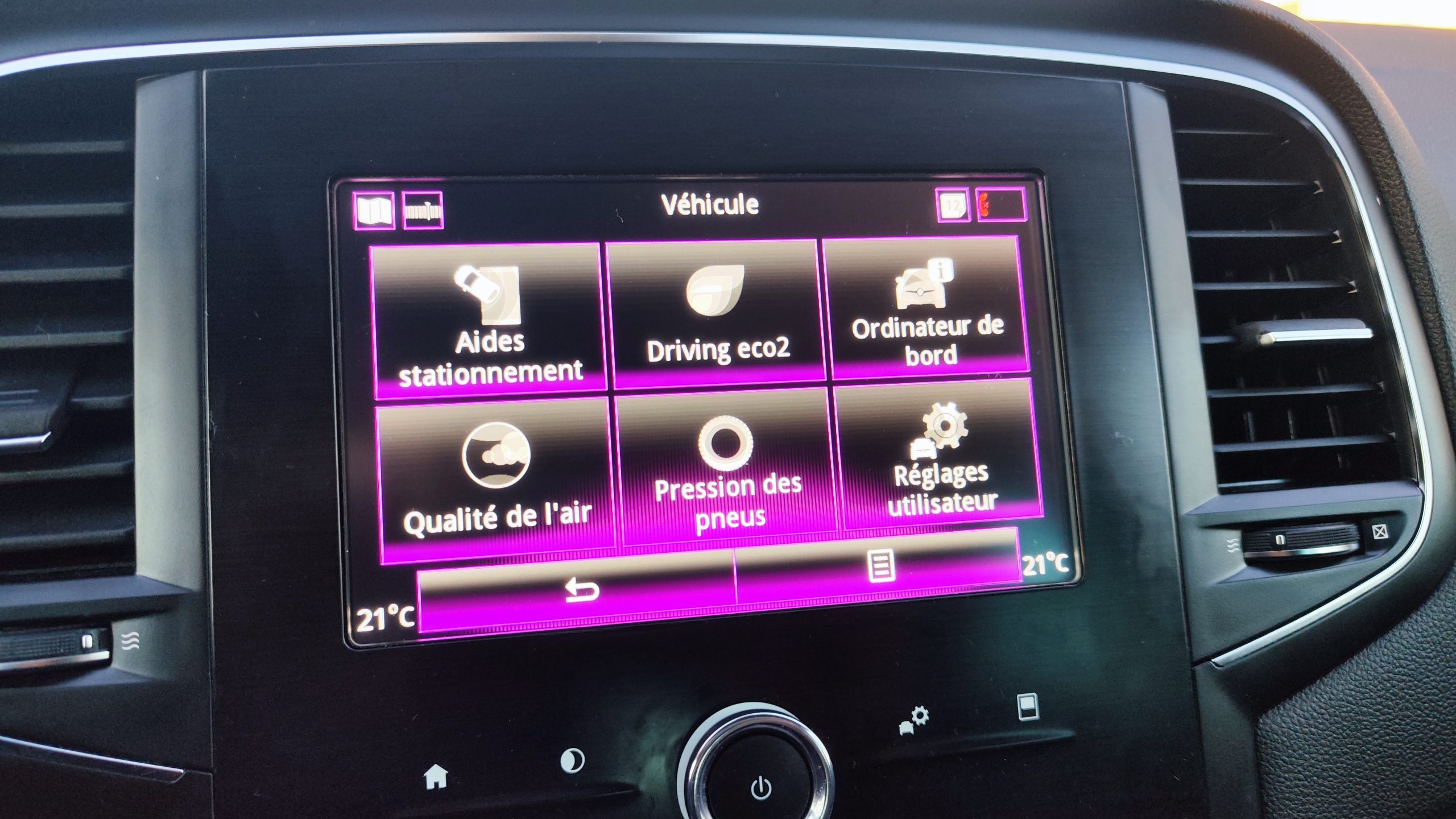 
								RENAULT MEGANE IV 1.5 BLUEDCI 115CH BUSINESS full									