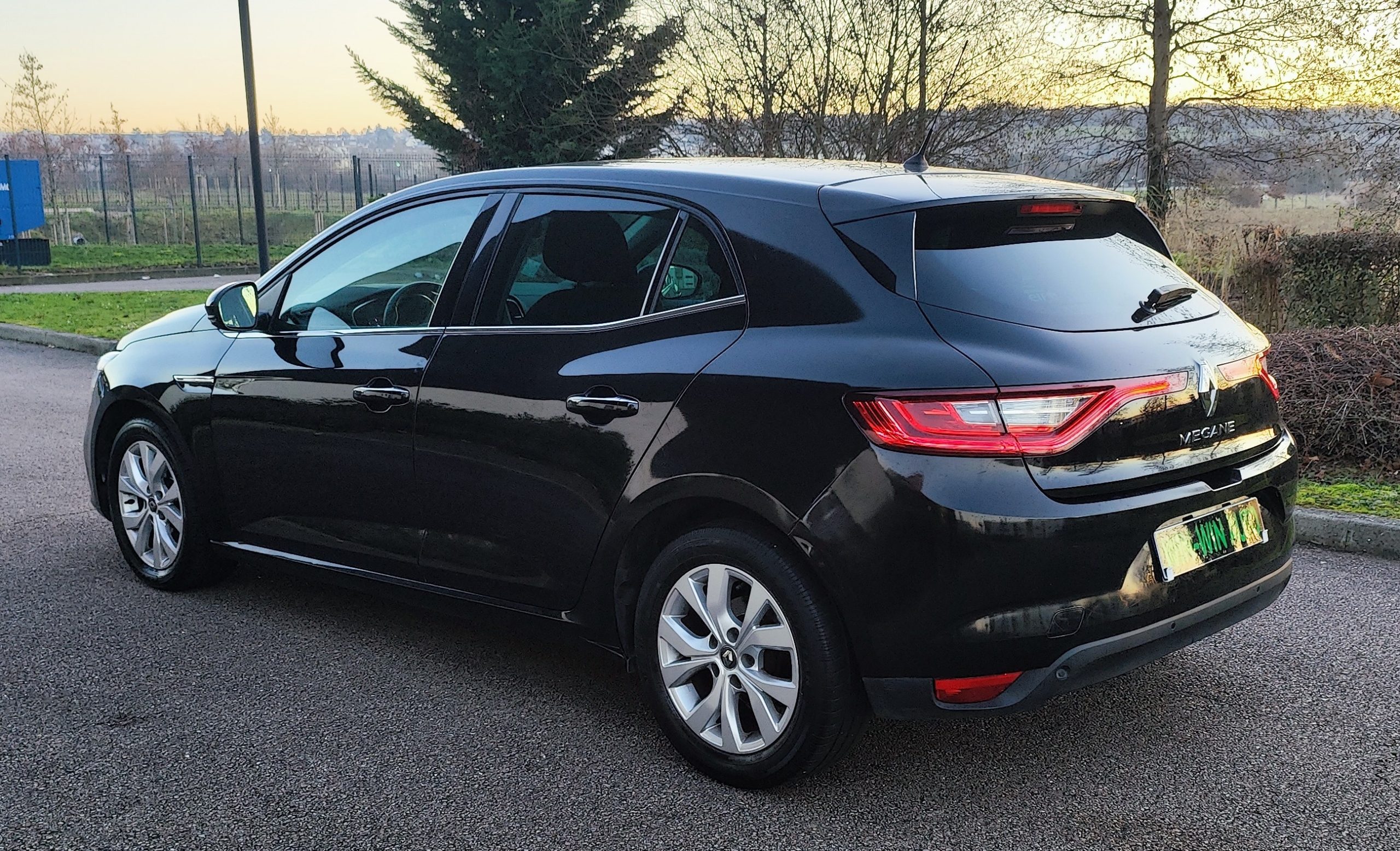 
								RENAULT MEGANE IV 1.5 BLUEDCI 115CH BUSINESS full									